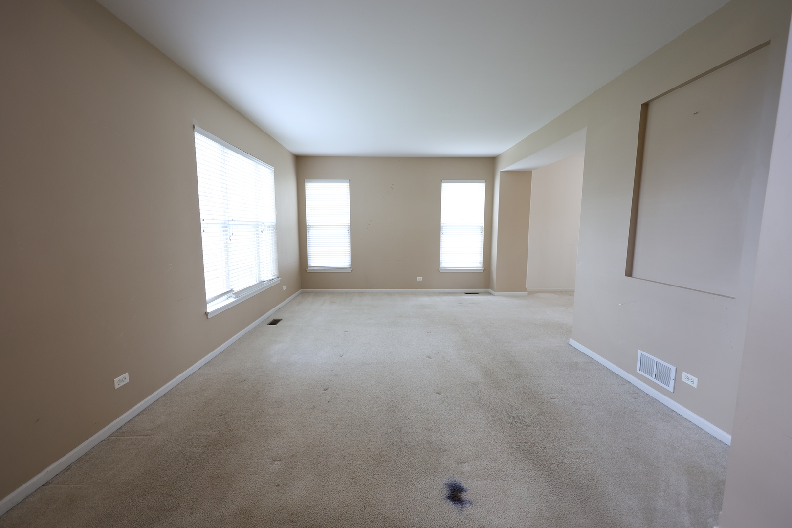 34156 N RED TOP Lane, Round Lake, IL 60073