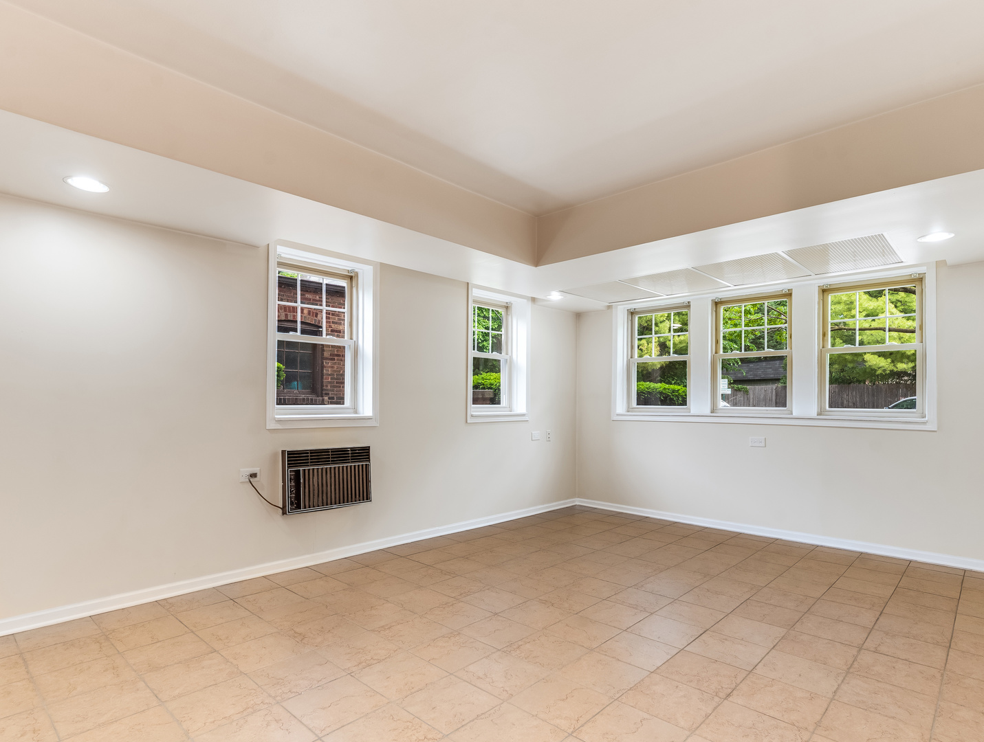 112 Lincoln Avenue #G, Riverside, IL 60546