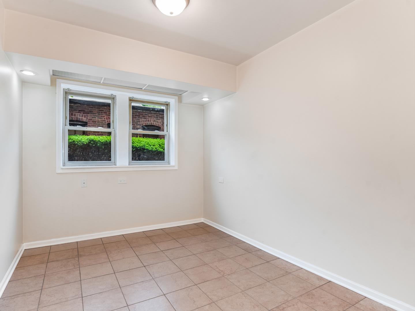 112 Lincoln Avenue #G, Riverside, IL 60546