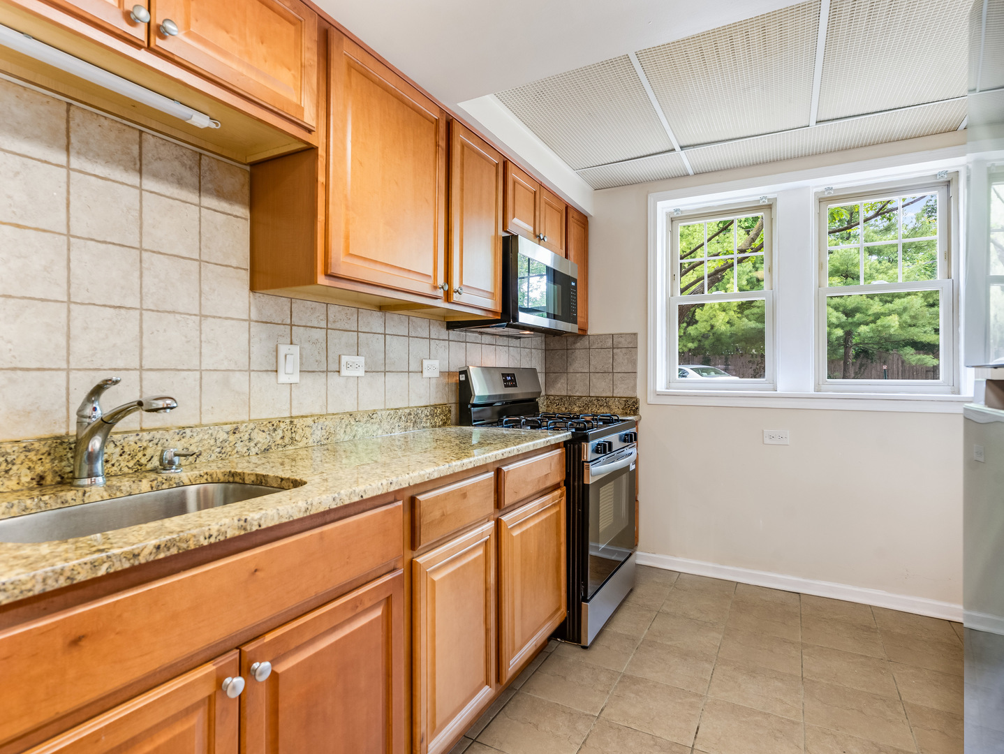 112 Lincoln Avenue #G, Riverside, IL 60546