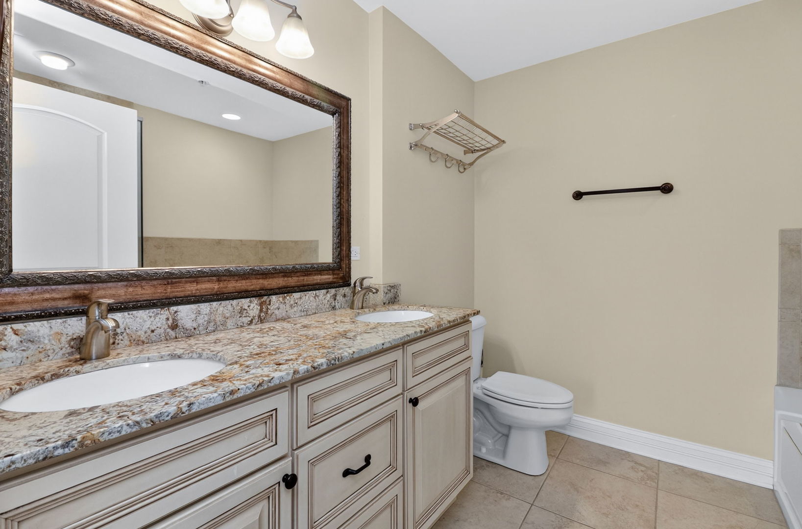 417 N Cass Avenue #3A, Westmont, IL 60559