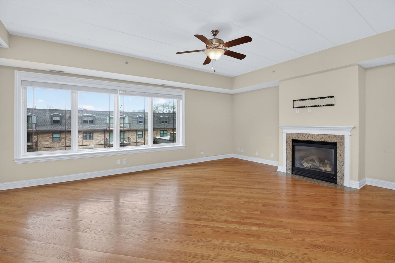 417 N Cass Avenue #3A, Westmont, IL 60559