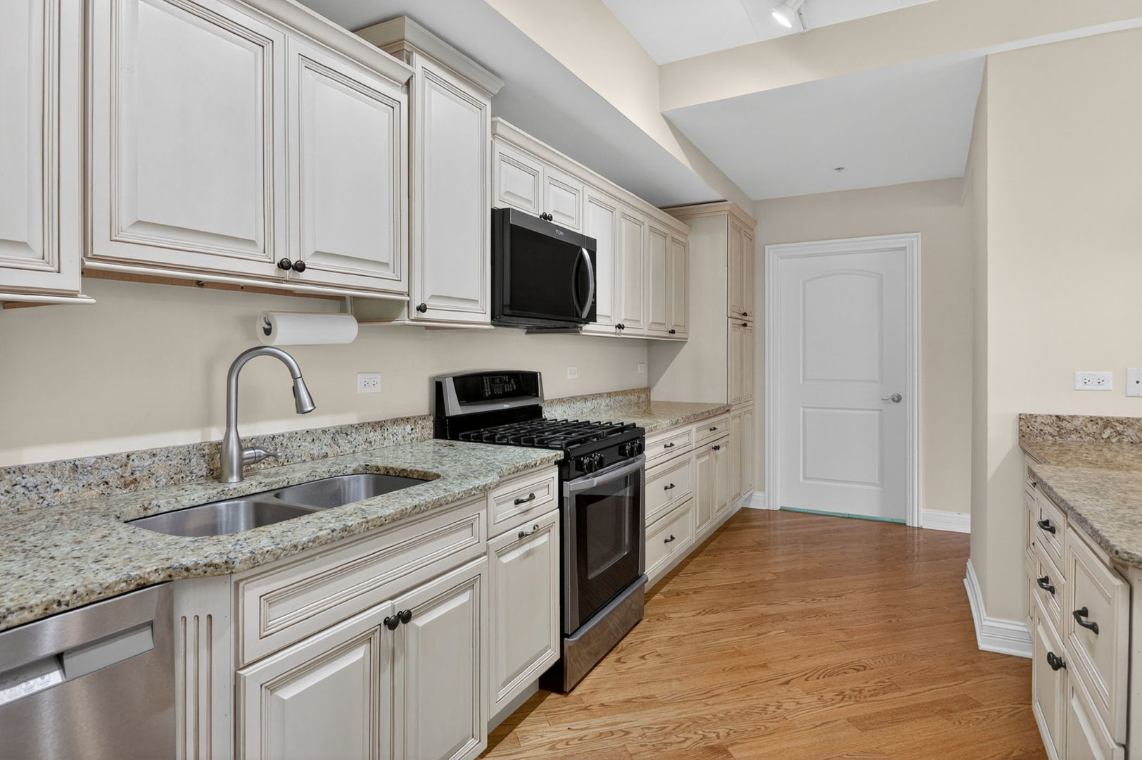 417 N Cass Avenue #3A, Westmont, IL 60559