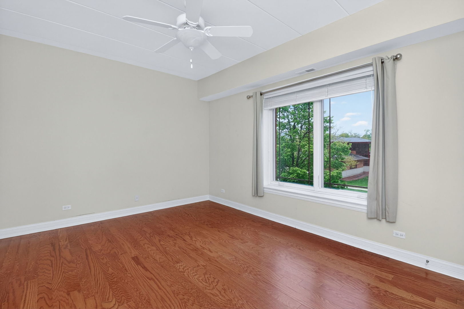 417 N Cass Avenue #3A, Westmont, IL 60559