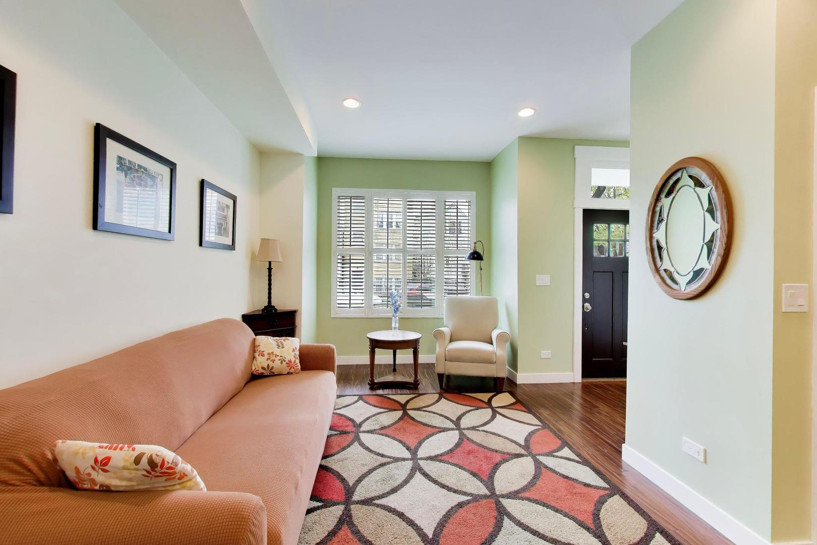 3526 W McLean Avenue, Chicago, IL 60647