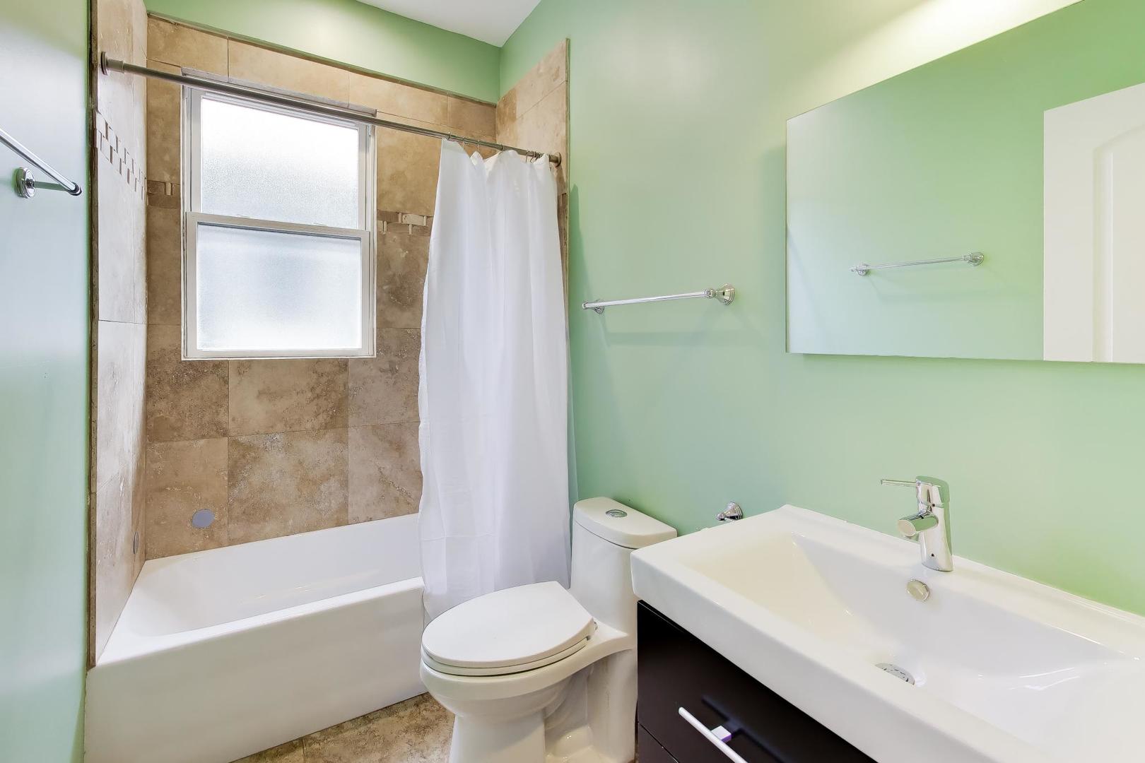 3526 W McLean Avenue, Chicago, IL 60647