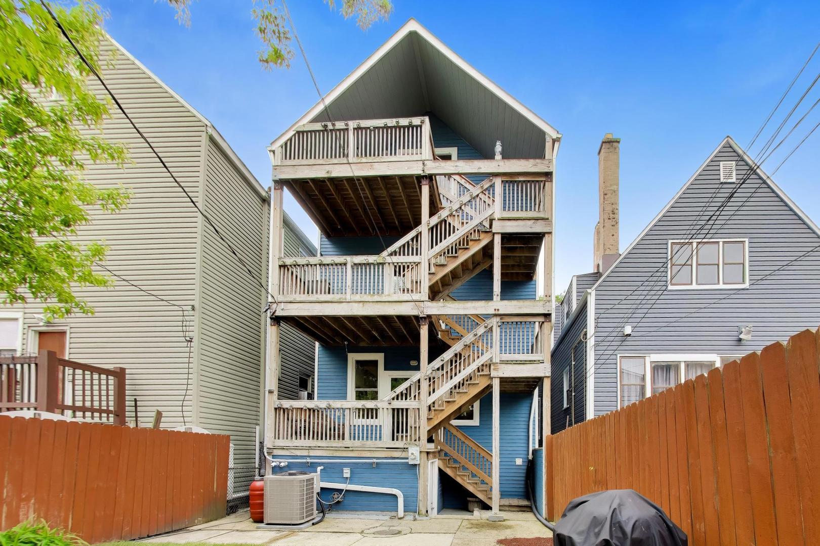 3526 W McLean Avenue, Chicago, IL 60647