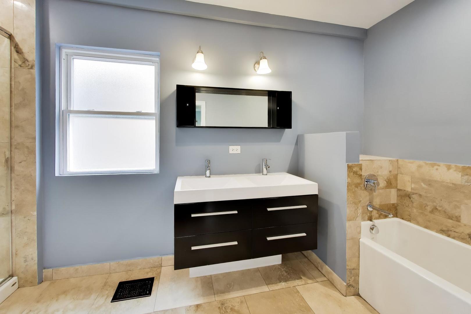 3526 W McLean Avenue, Chicago, IL 60647