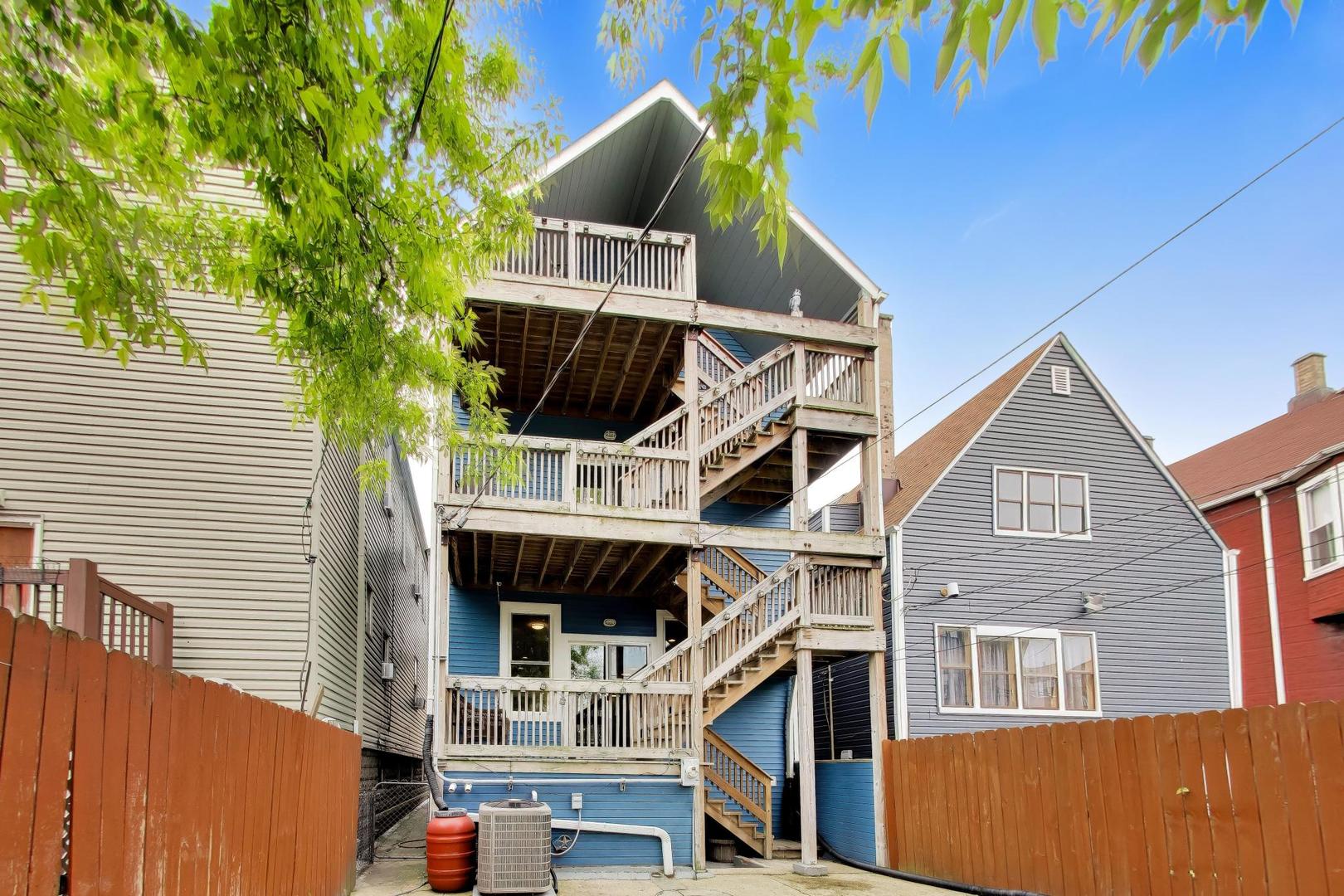 3526 W McLean Avenue, Chicago, IL 60647