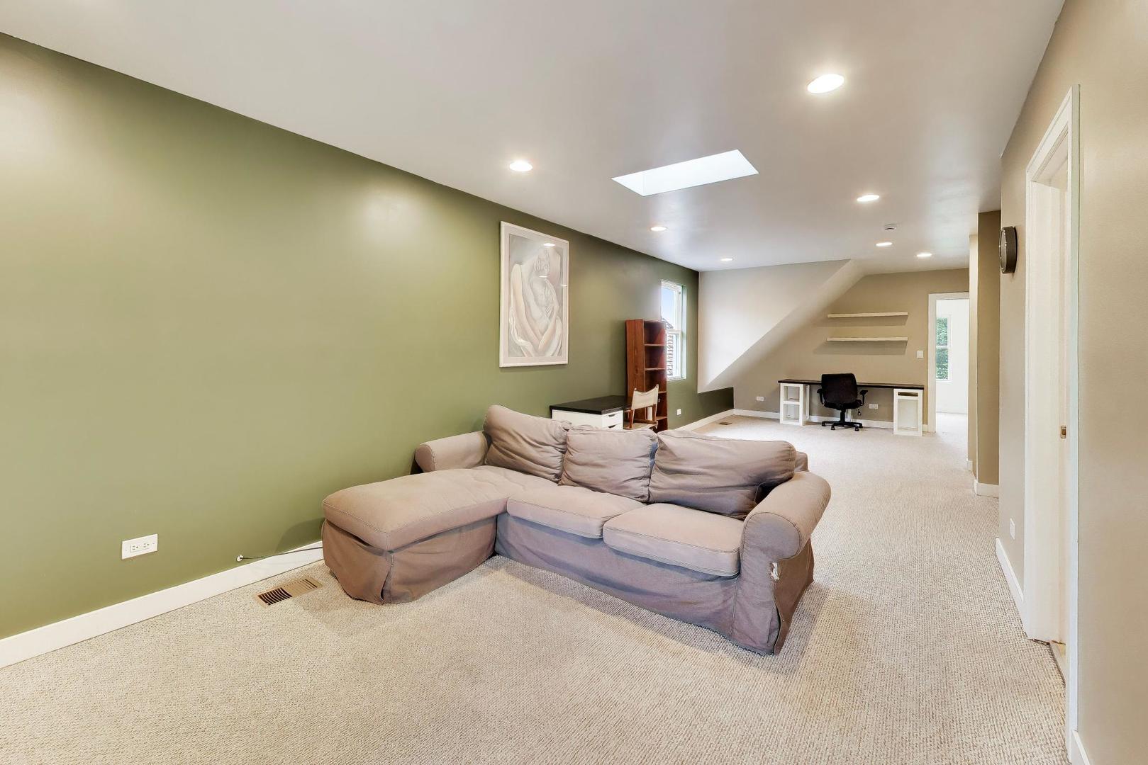 3526 W McLean Avenue, Chicago, IL 60647