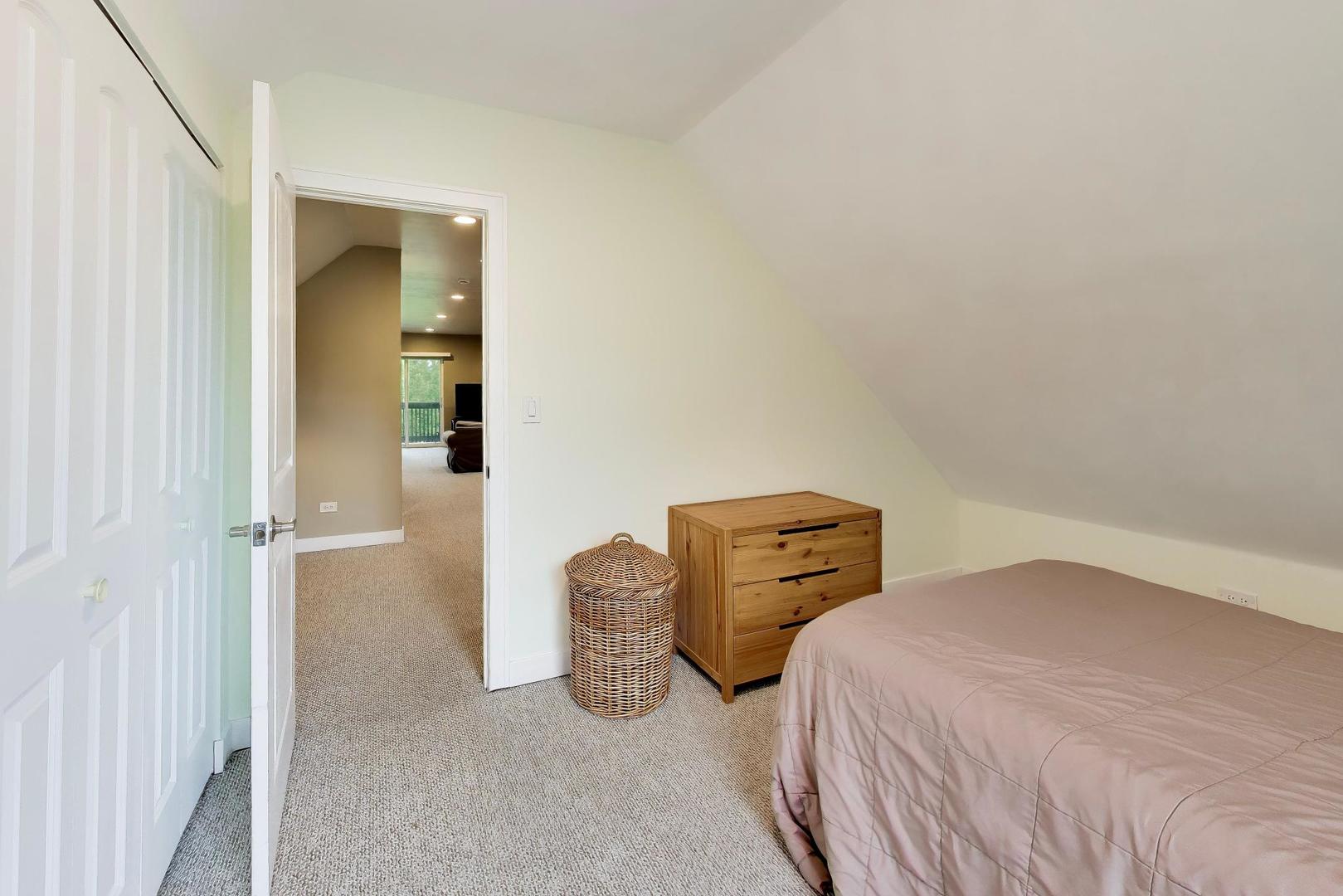 3526 W McLean Avenue, Chicago, IL 60647