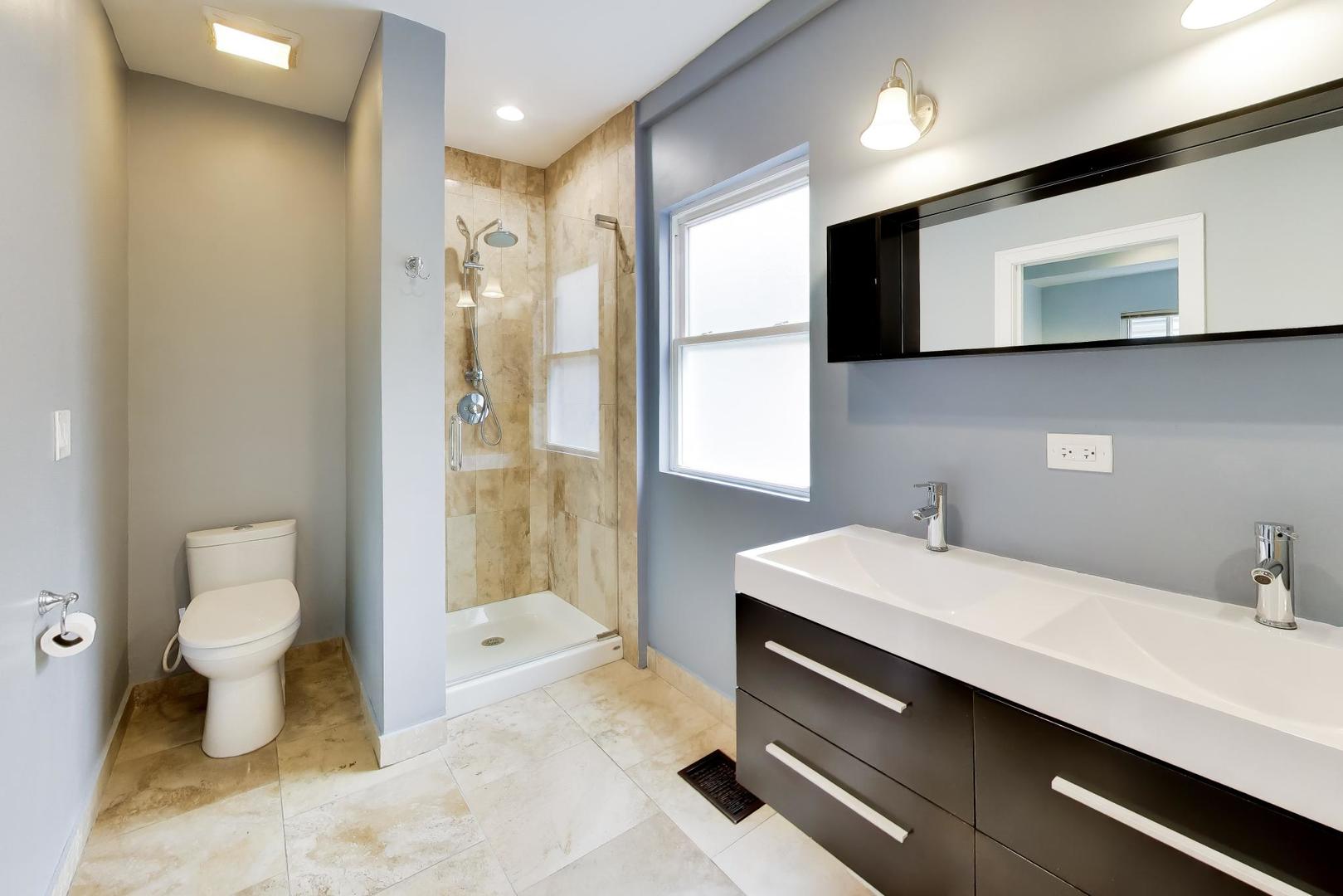 3526 W McLean Avenue, Chicago, IL 60647