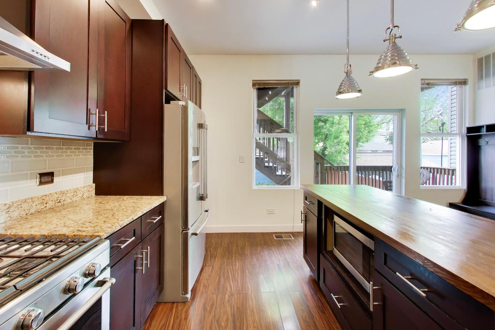 3526 W McLean Avenue, Chicago, IL 60647