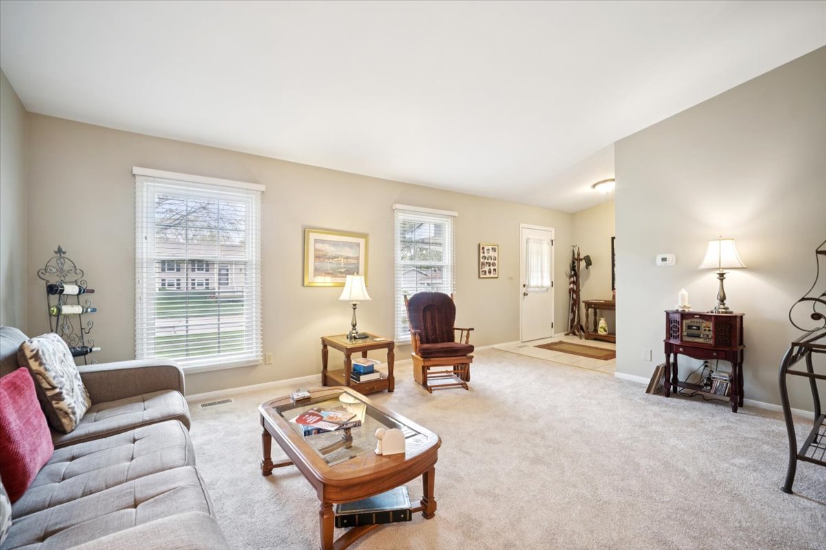 51 Chelsea Lane, Cary, IL 60013
