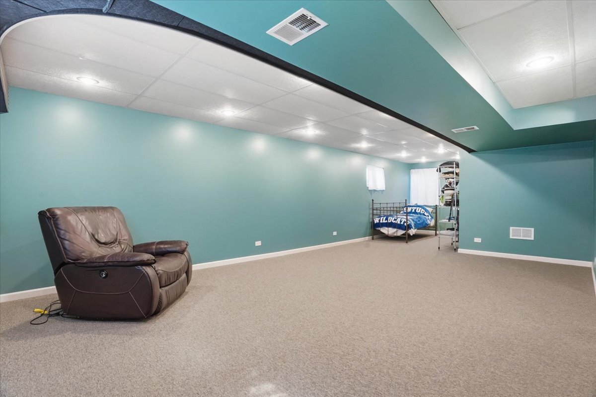 1062 Mount Vernon Drive, Grayslake, IL 60030