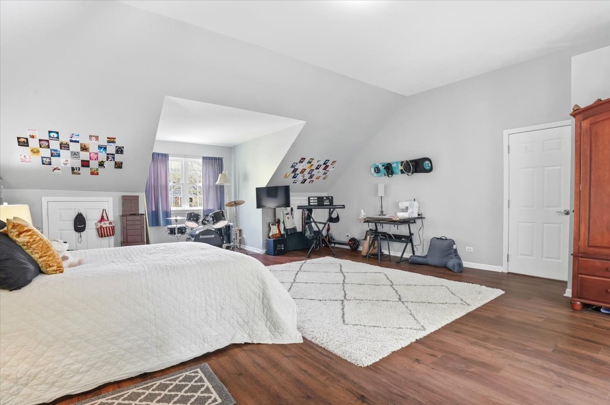 1062 Mount Vernon Drive, Grayslake, IL 60030