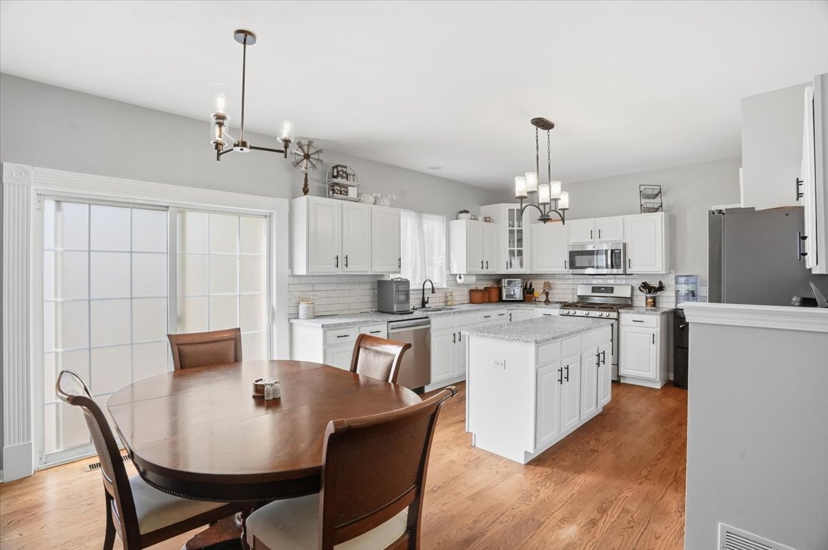1062 Mount Vernon Drive, Grayslake, IL 60030
