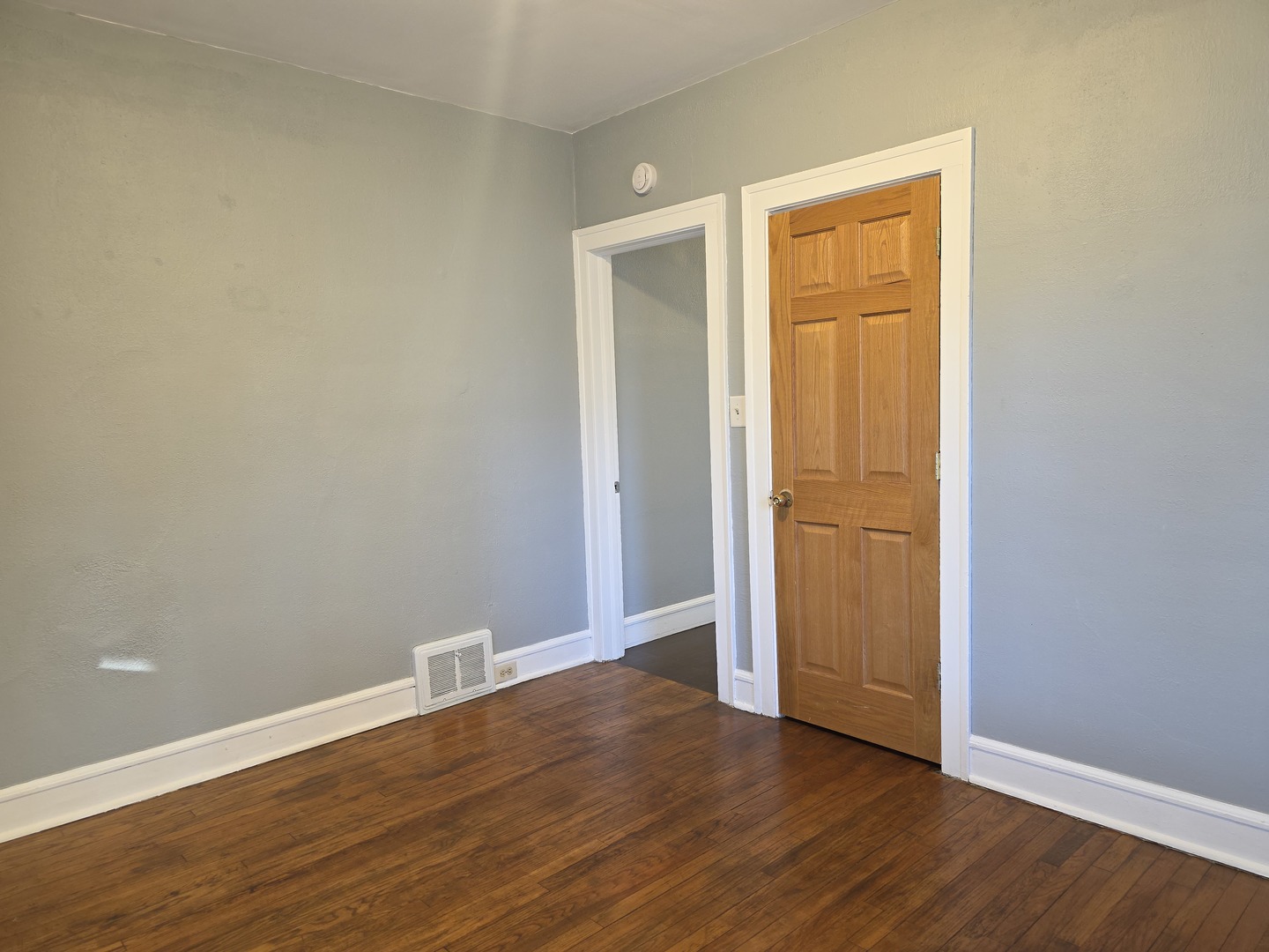 634 W Ridgeland Avenue, Waukegan, IL 60085