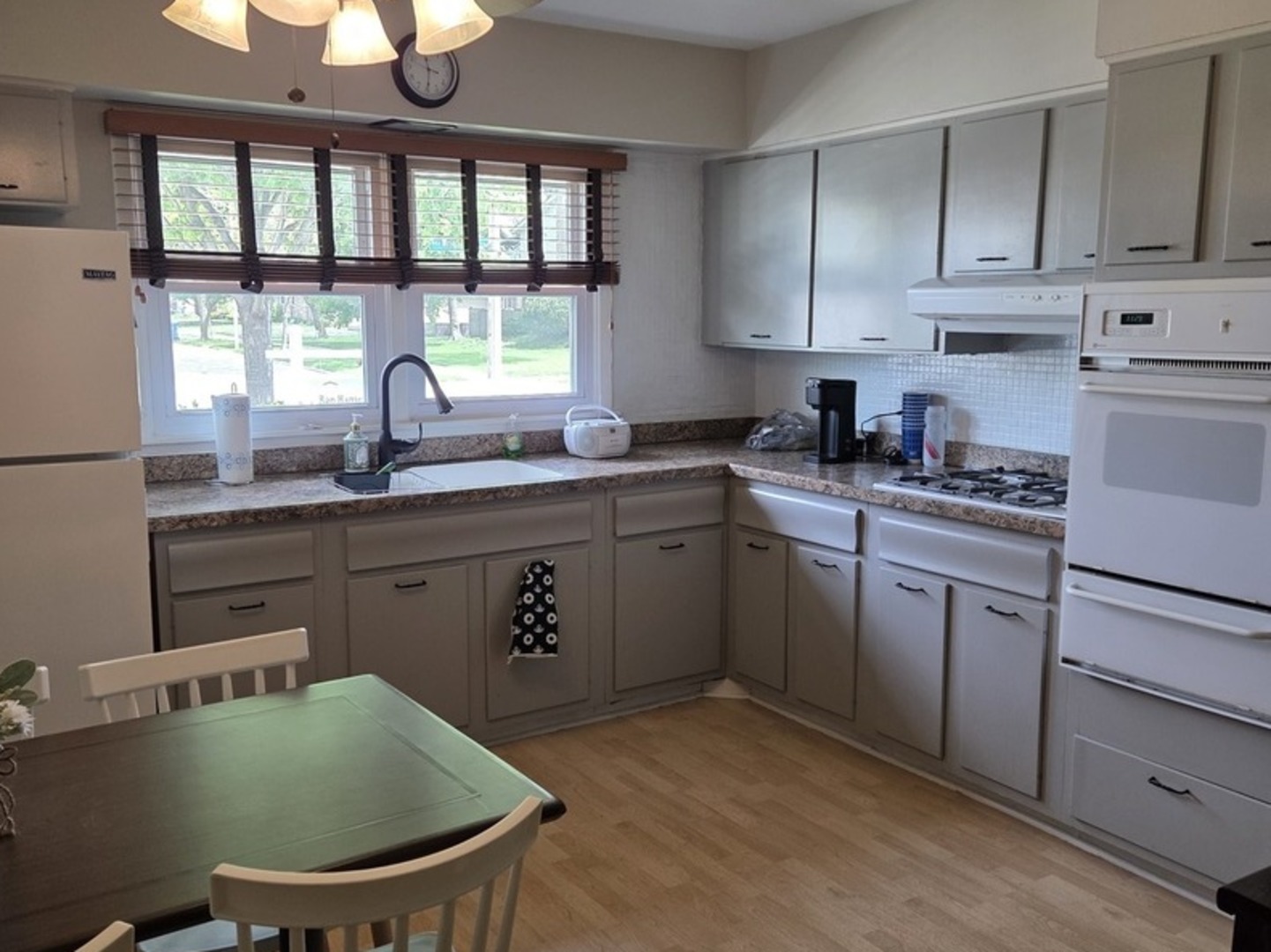 651 W Wrightwood Avenue, Addison, IL 60101