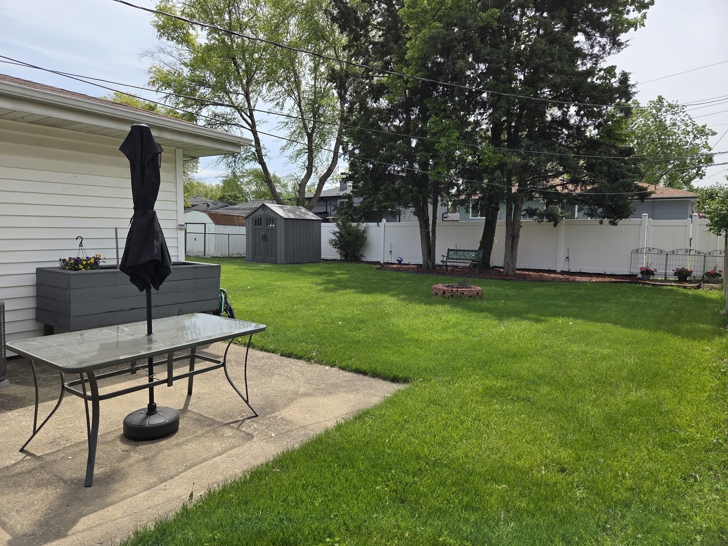 651 W Wrightwood Avenue, Addison, IL 60101