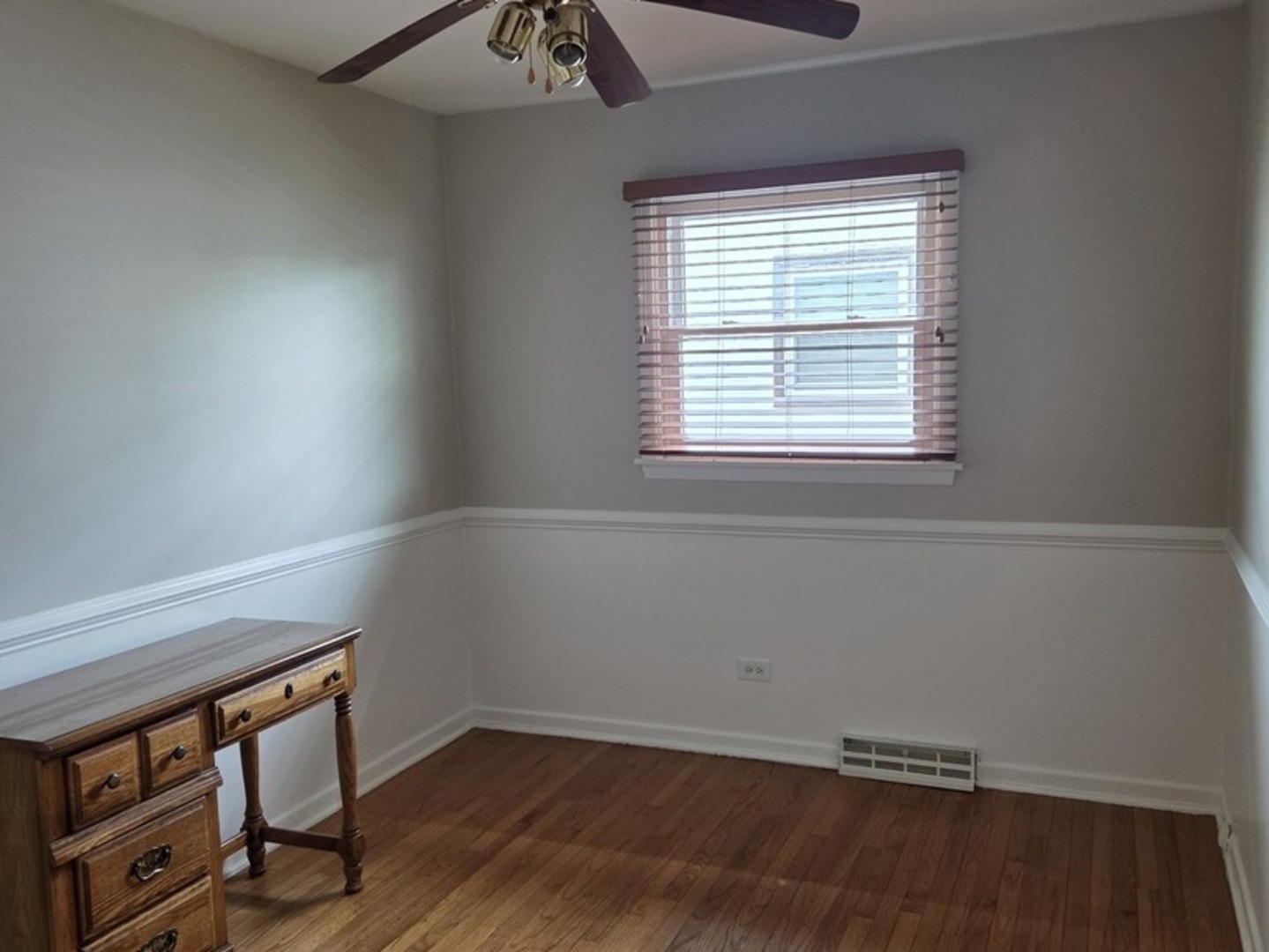 651 W Wrightwood Avenue, Addison, IL 60101