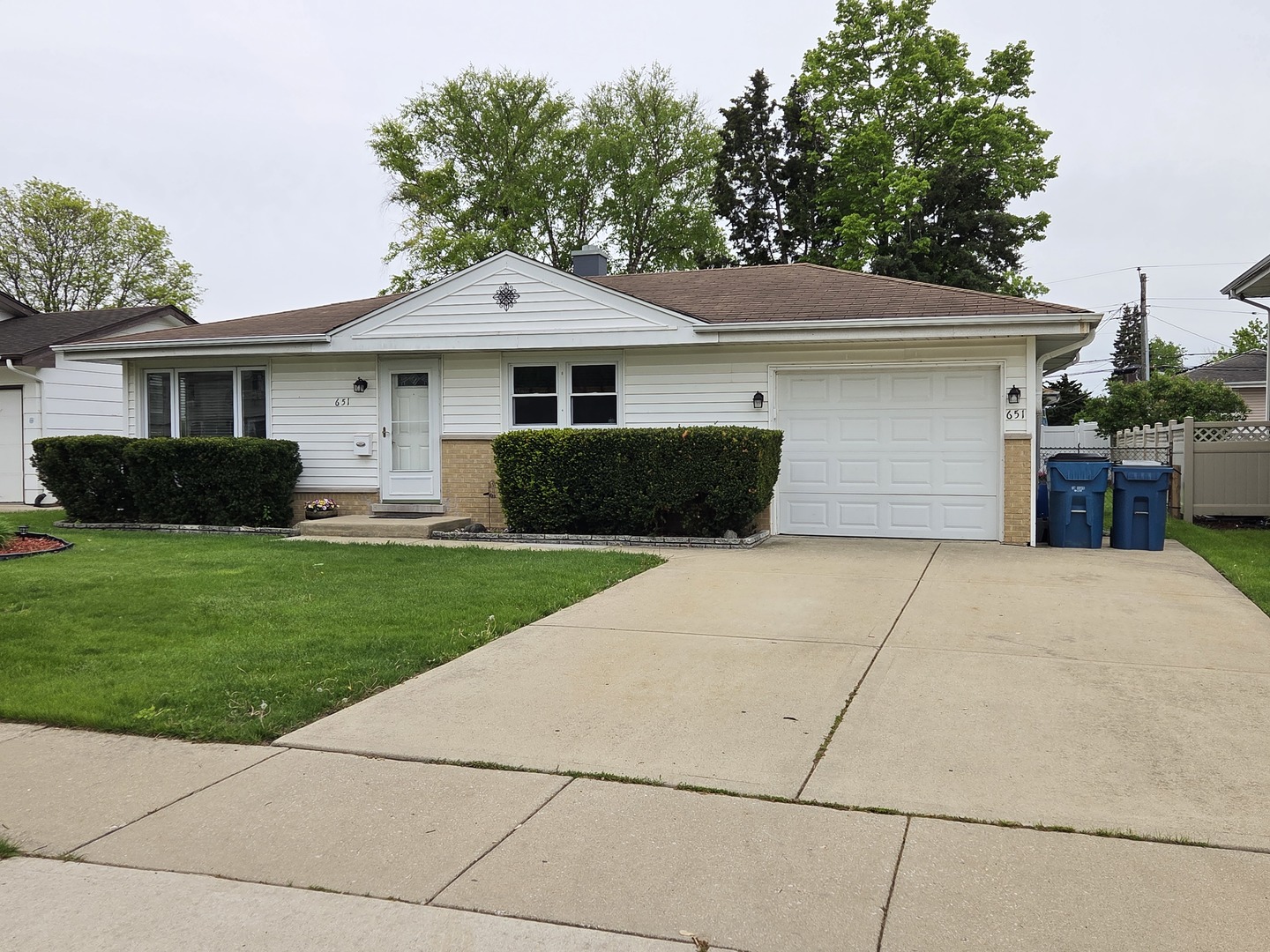 651 W Wrightwood Avenue, Addison, IL 60101