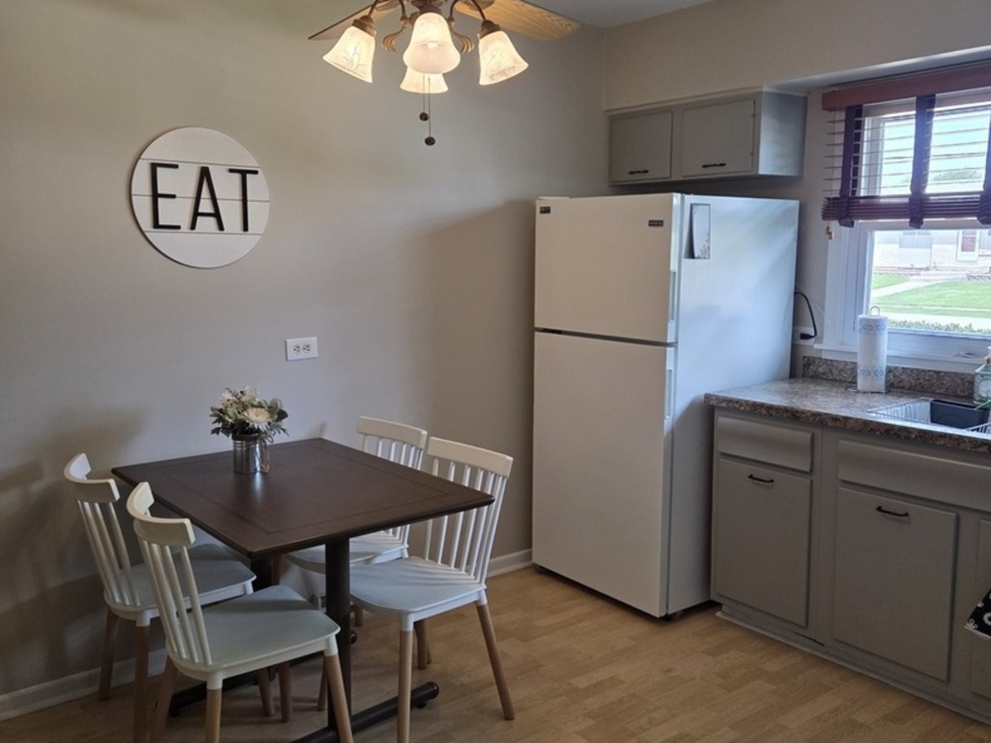 651 W Wrightwood Avenue, Addison, IL 60101