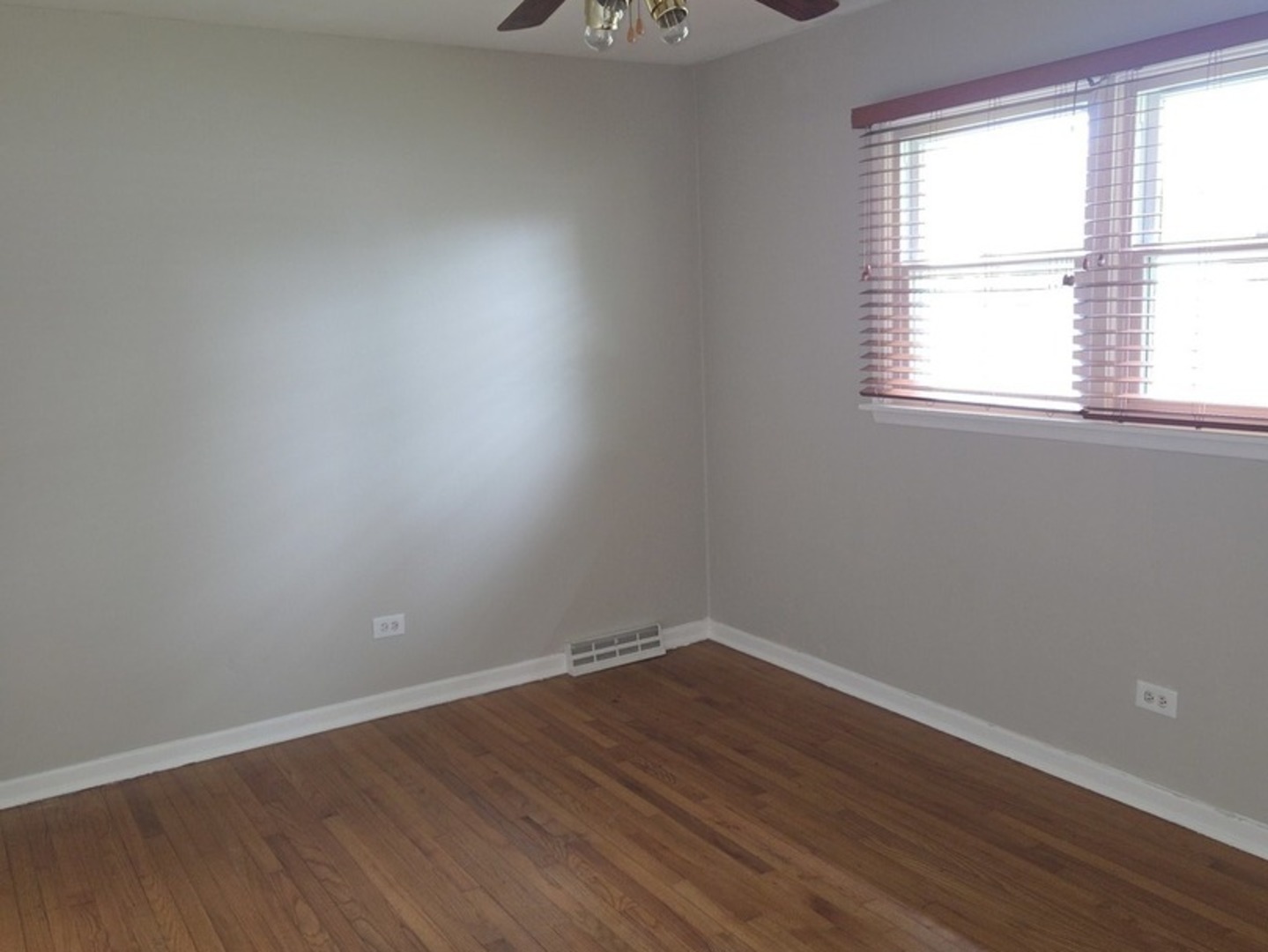 651 W Wrightwood Avenue, Addison, IL 60101