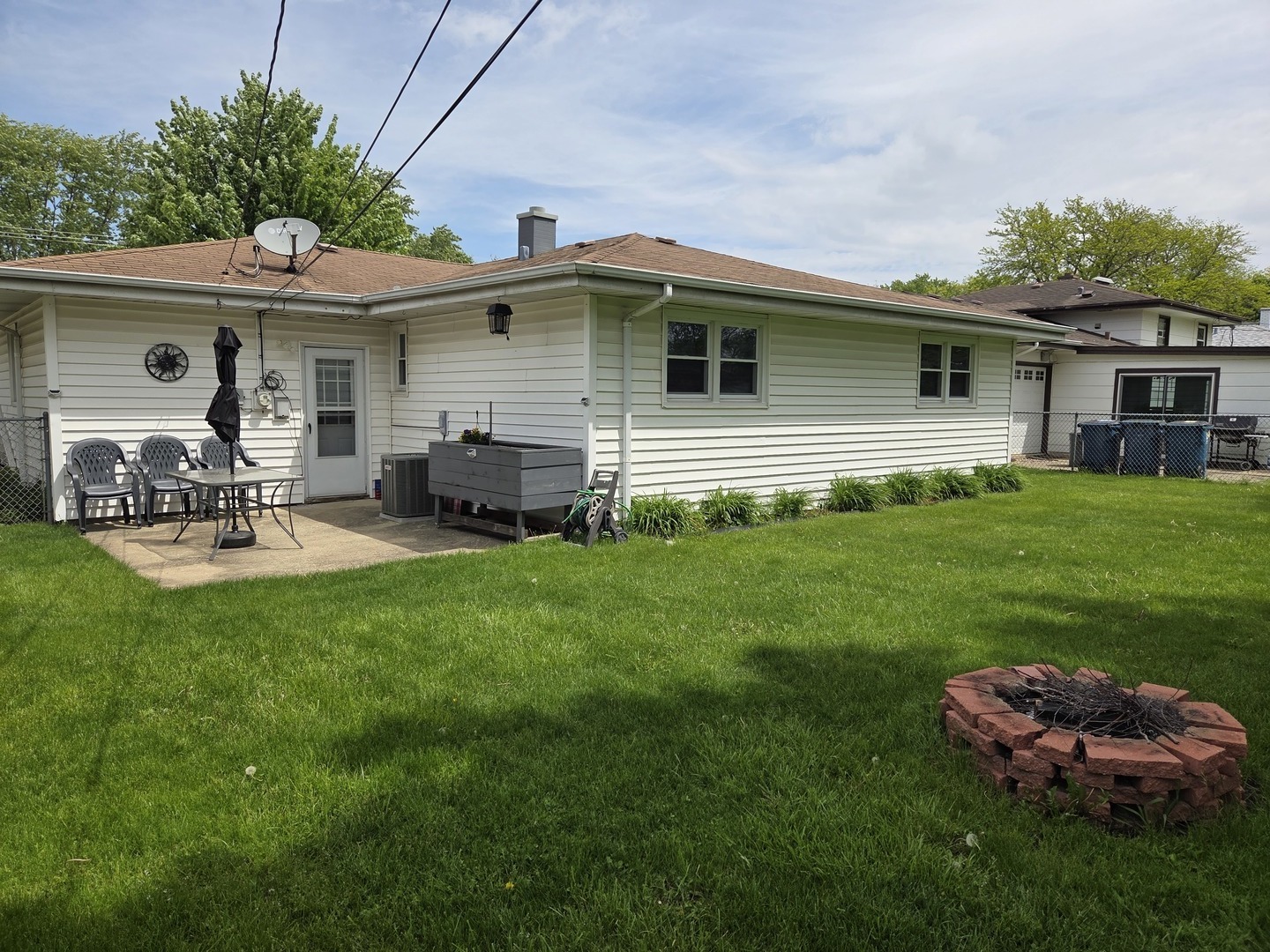 651 W Wrightwood Avenue, Addison, IL 60101