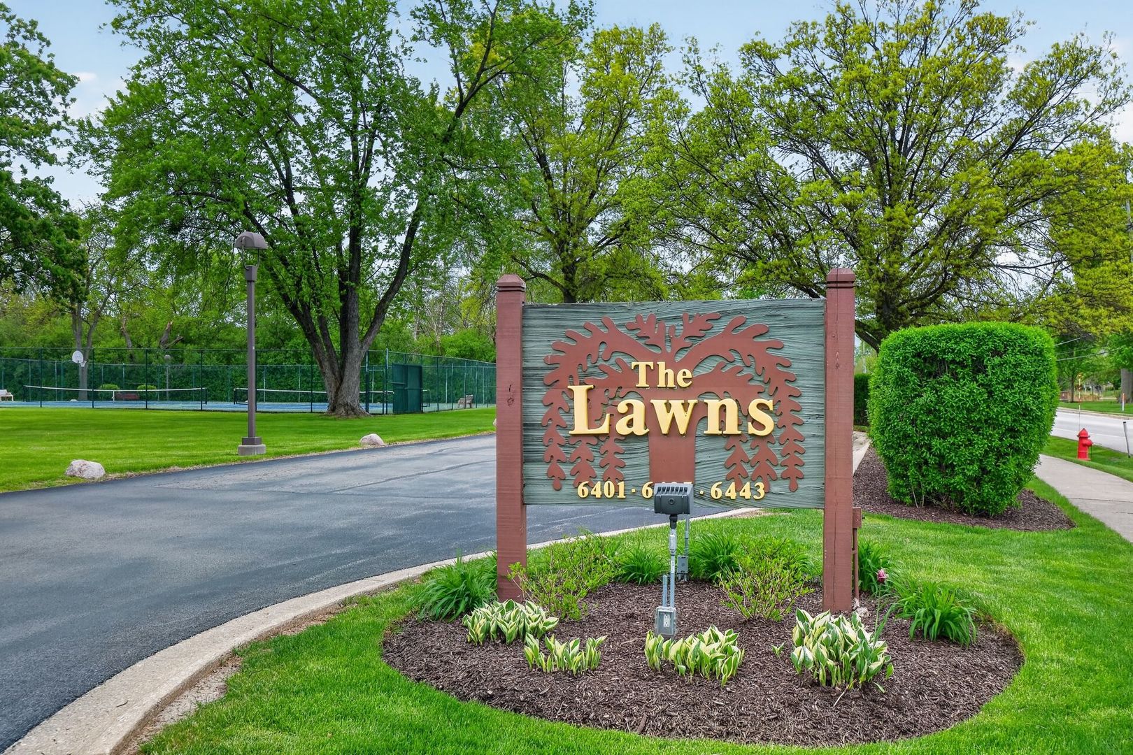 6443 Clarendon Hills Road #305A, Willowbrook, IL 60527