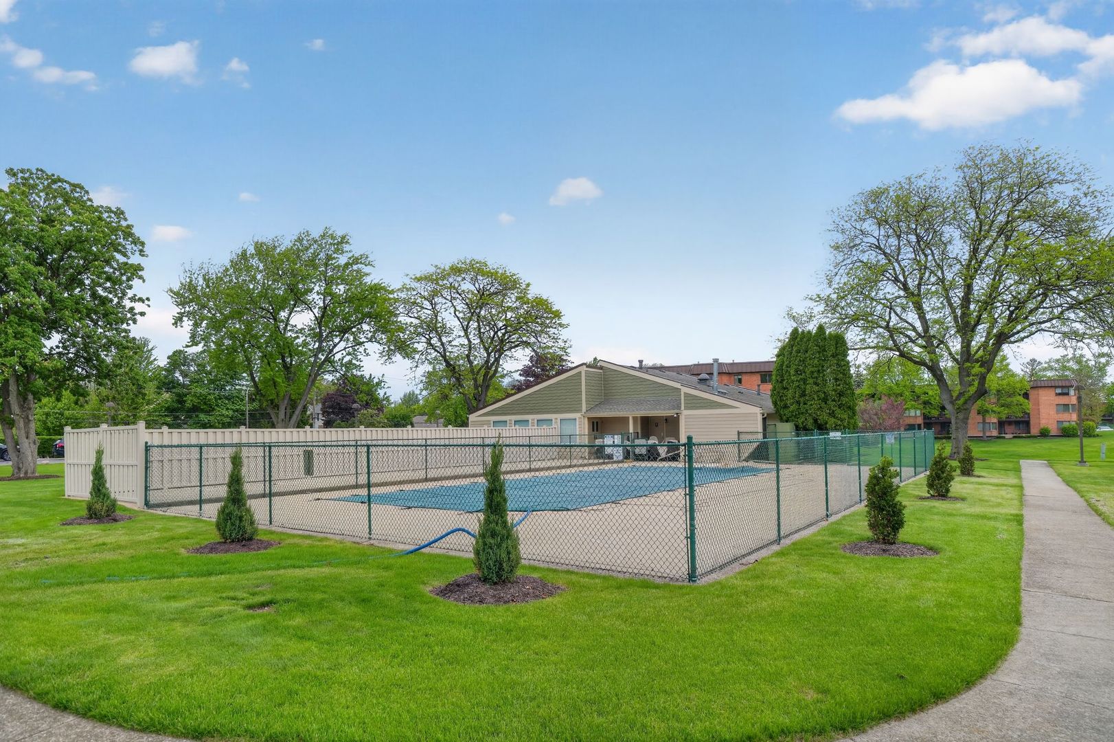 6443 Clarendon Hills Road #305A, Willowbrook, IL 60527