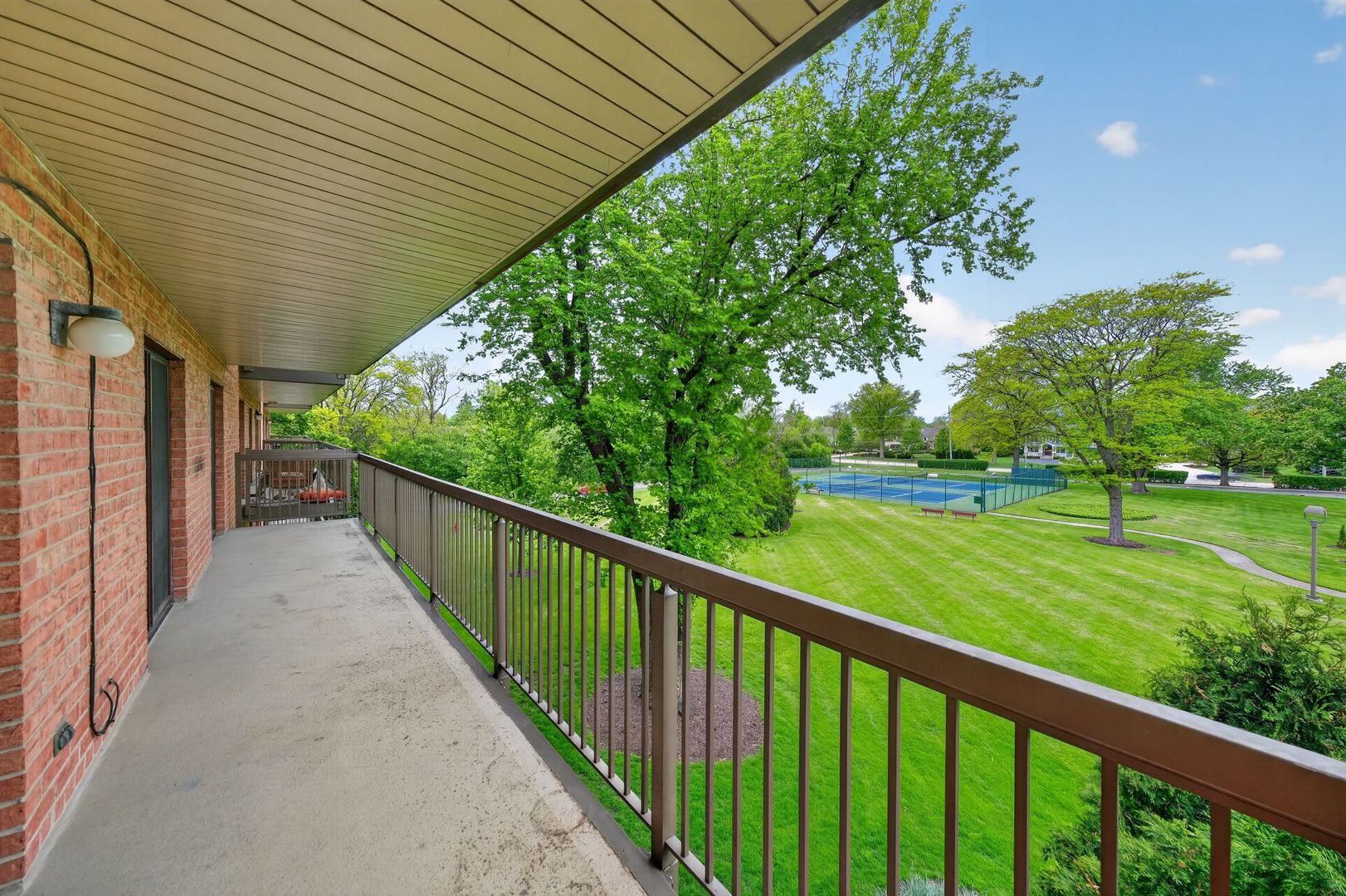 6443 Clarendon Hills Road #305A, Willowbrook, IL 60527