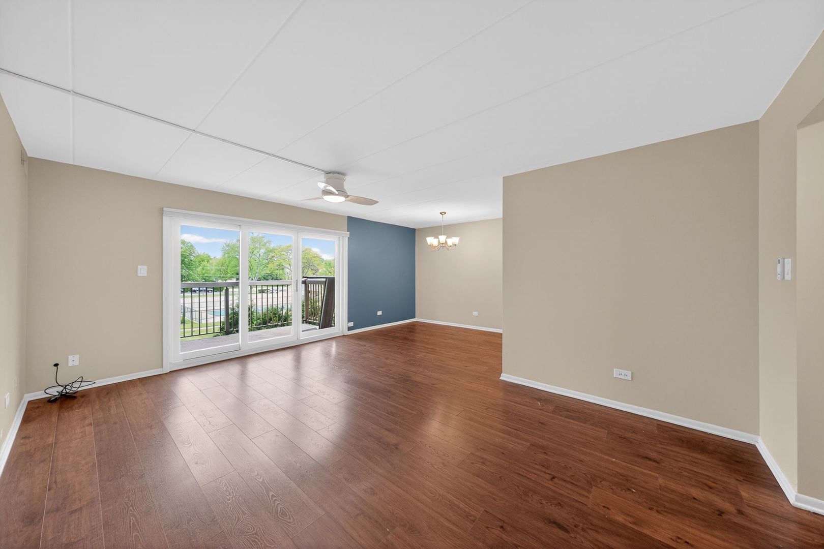 6443 Clarendon Hills Road #305A, Willowbrook, IL 60527