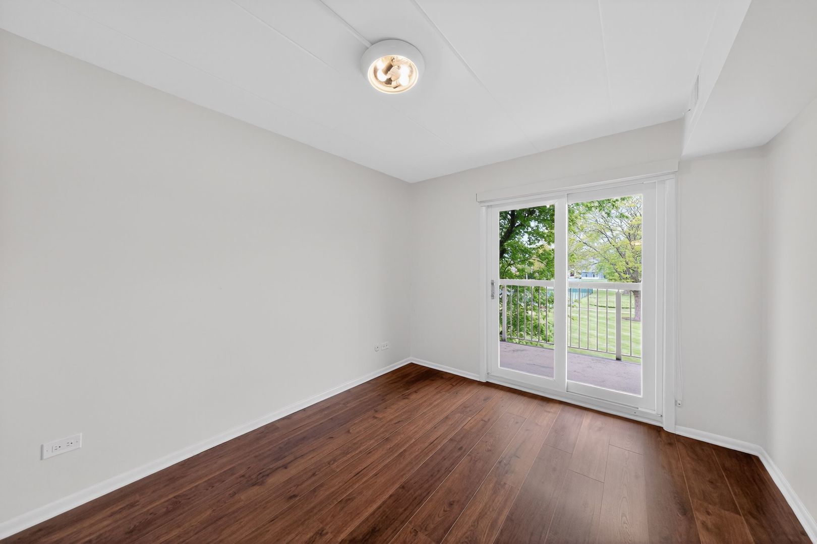 6443 Clarendon Hills Road #305A, Willowbrook, IL 60527