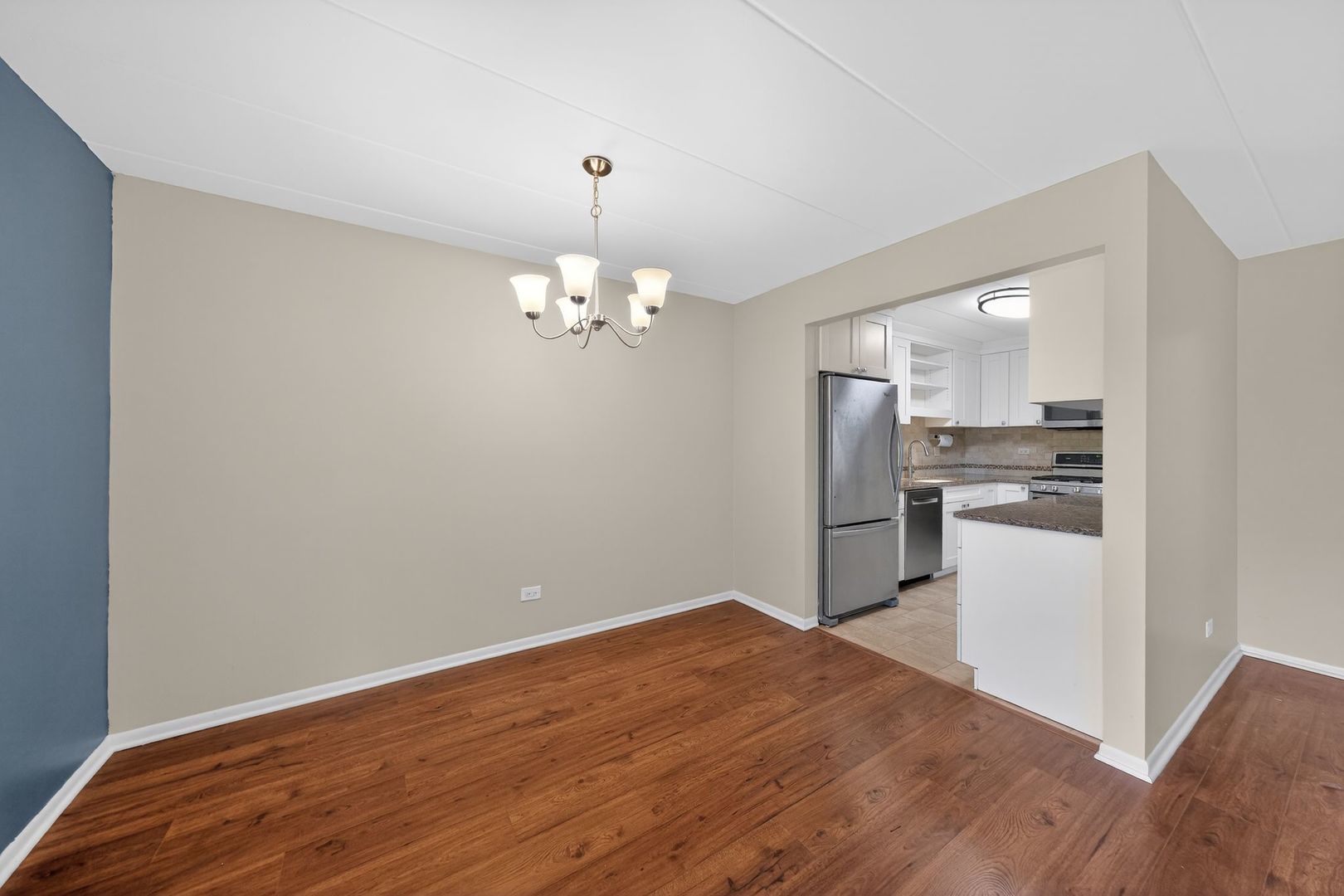 6443 Clarendon Hills Road #305A, Willowbrook, IL 60527