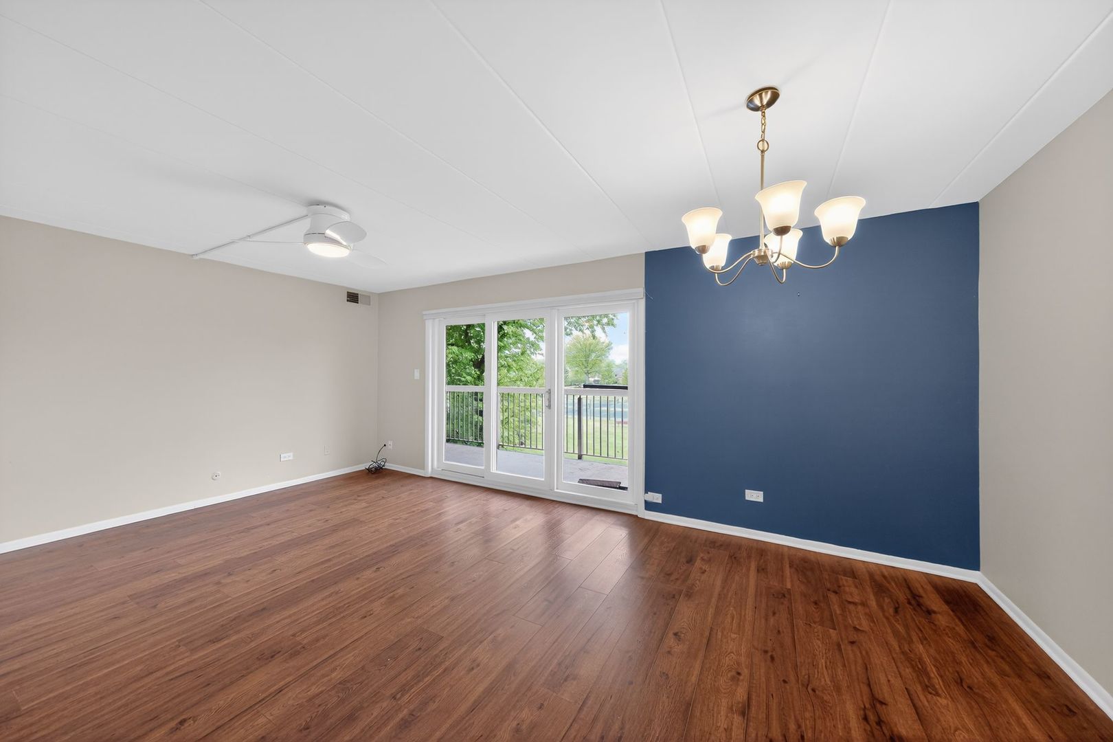 6443 Clarendon Hills Road #305A, Willowbrook, IL 60527