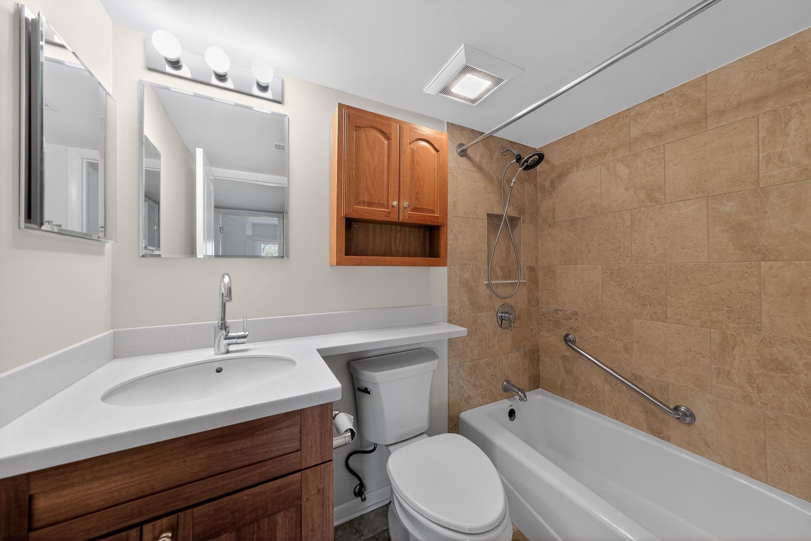 6443 Clarendon Hills Road #305A, Willowbrook, IL 60527