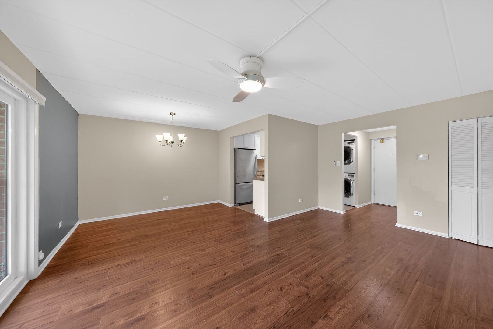 6443 Clarendon Hills Road #305A, Willowbrook, IL 60527