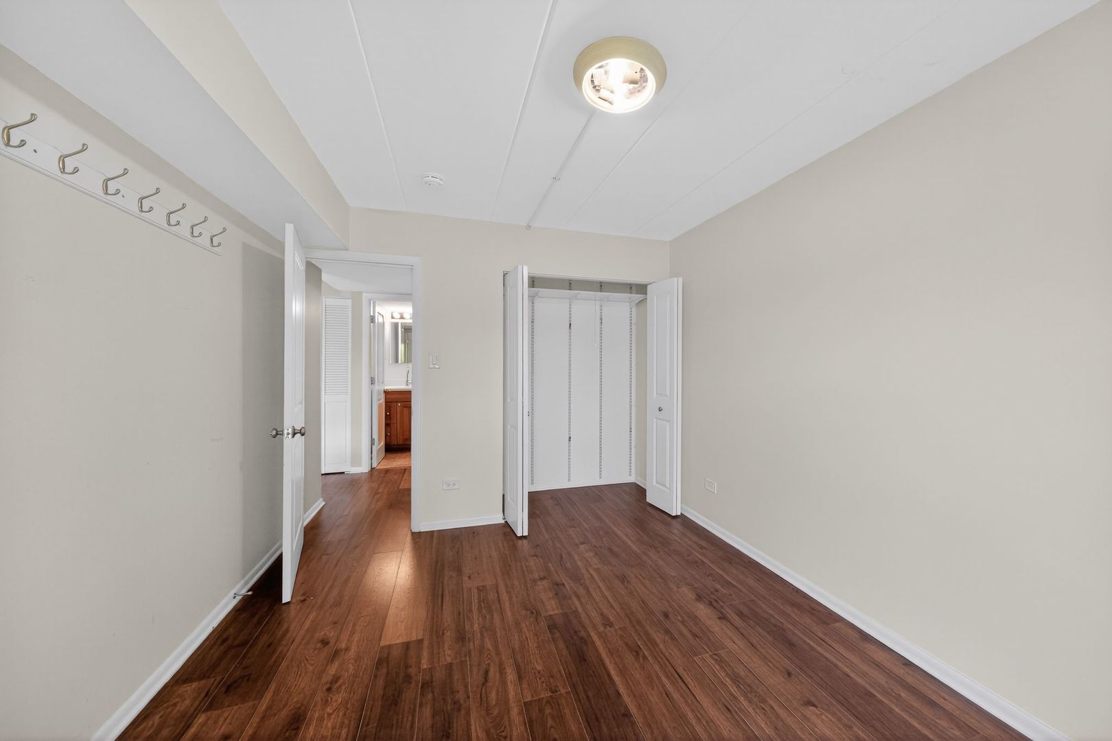 6443 Clarendon Hills Road #305A, Willowbrook, IL 60527