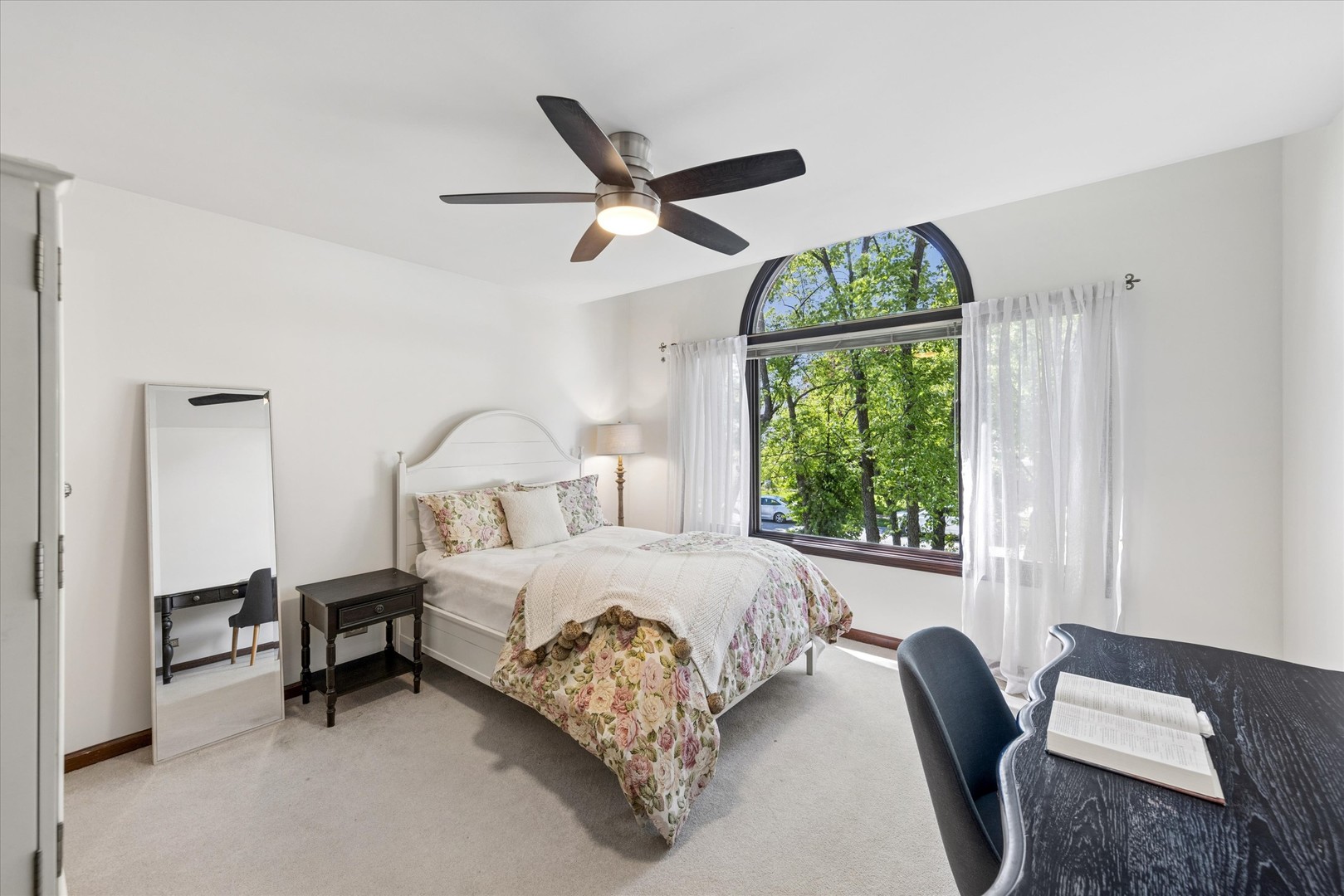 450 Stagecoach Run, Glen Ellyn, IL 60137