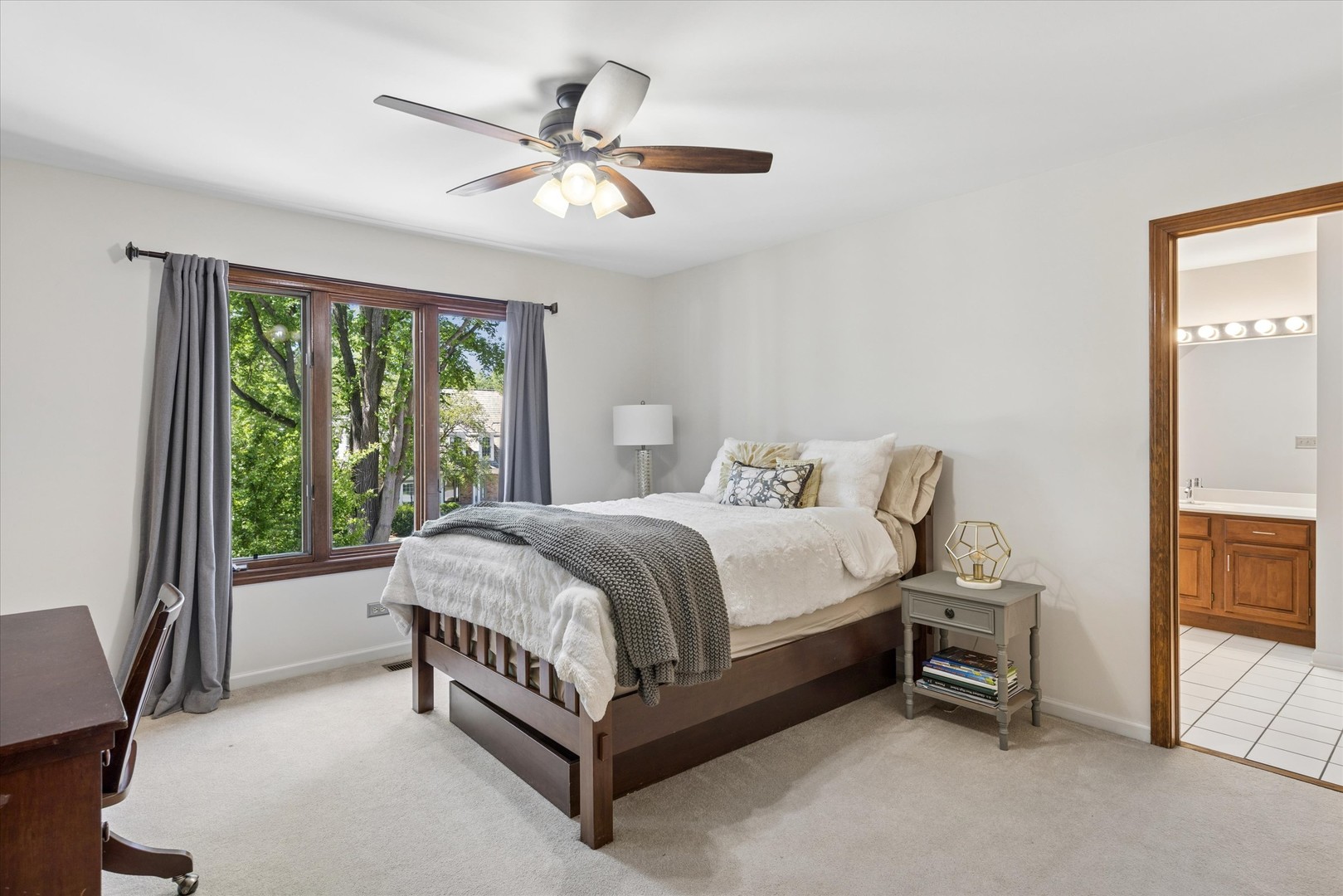 450 Stagecoach Run, Glen Ellyn, IL 60137