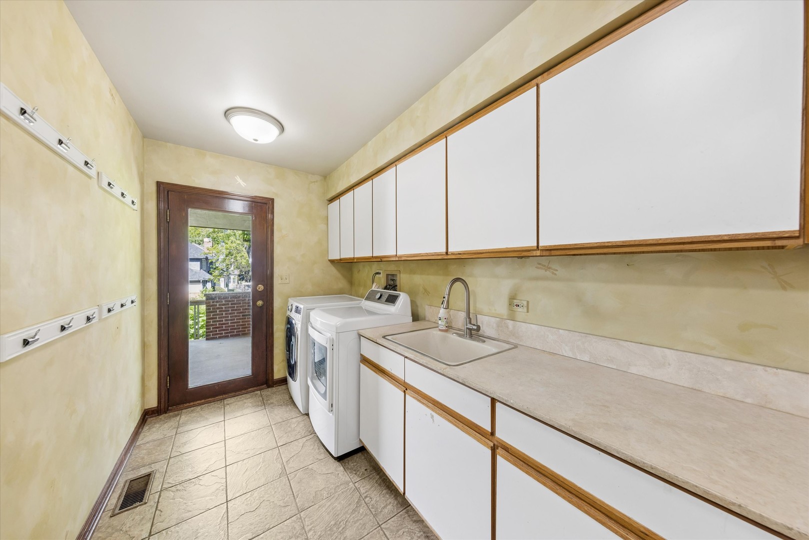 450 Stagecoach Run, Glen Ellyn, IL 60137