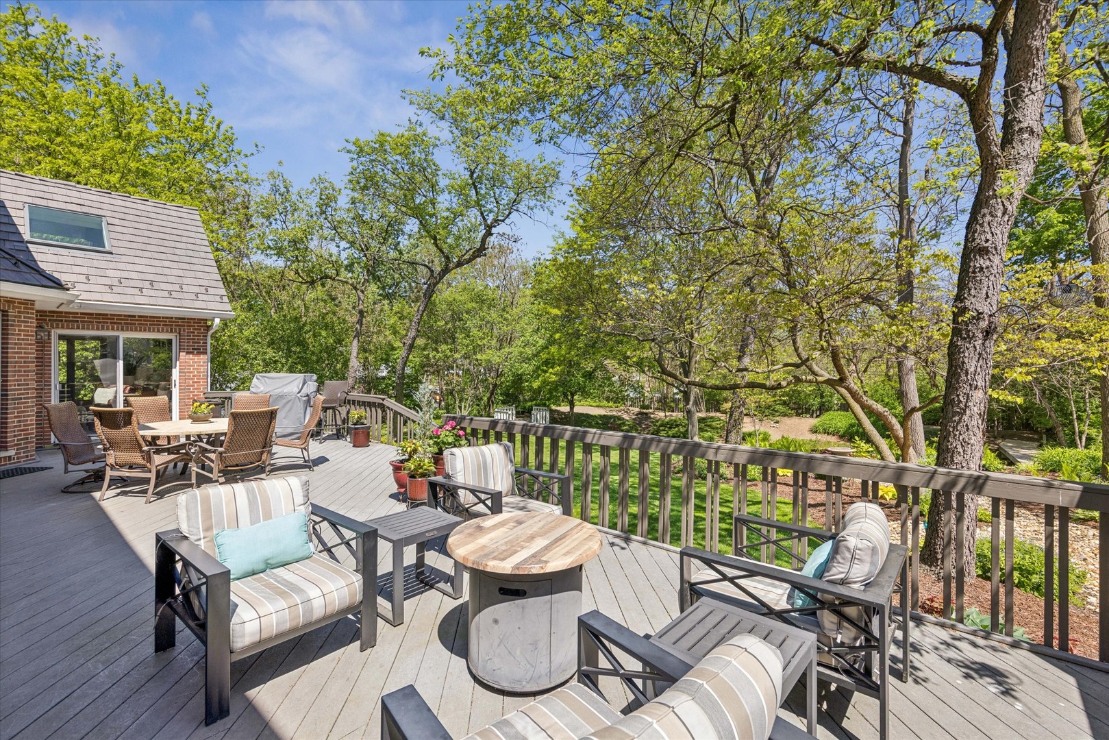 450 Stagecoach Run, Glen Ellyn, IL 60137