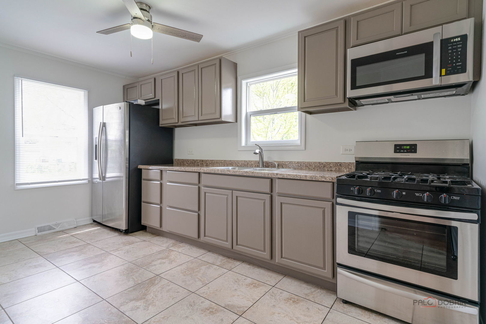 526 Clover Lane, Round Lake Beach, IL 60073