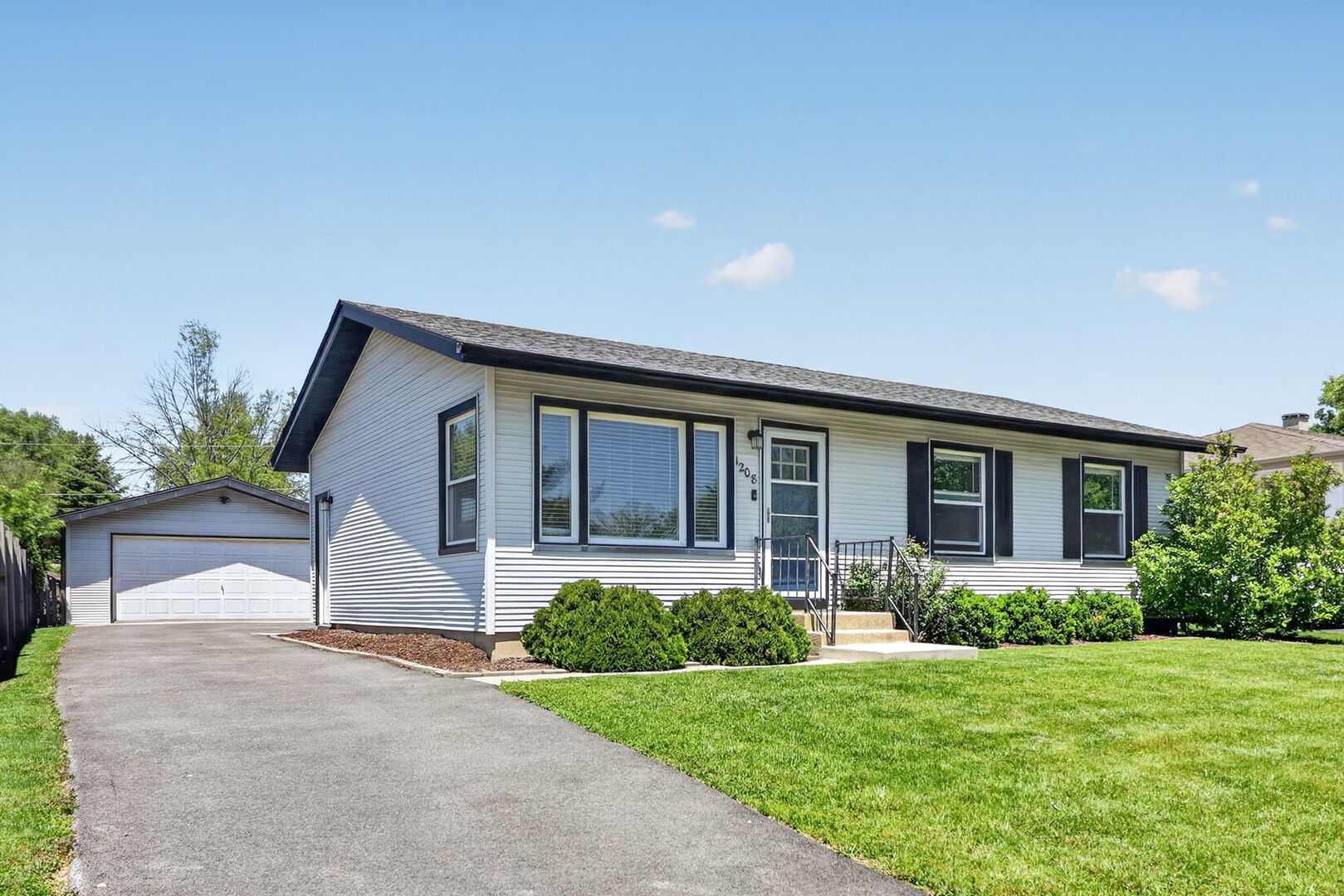 1208 E North Street, Lockport, IL 60441