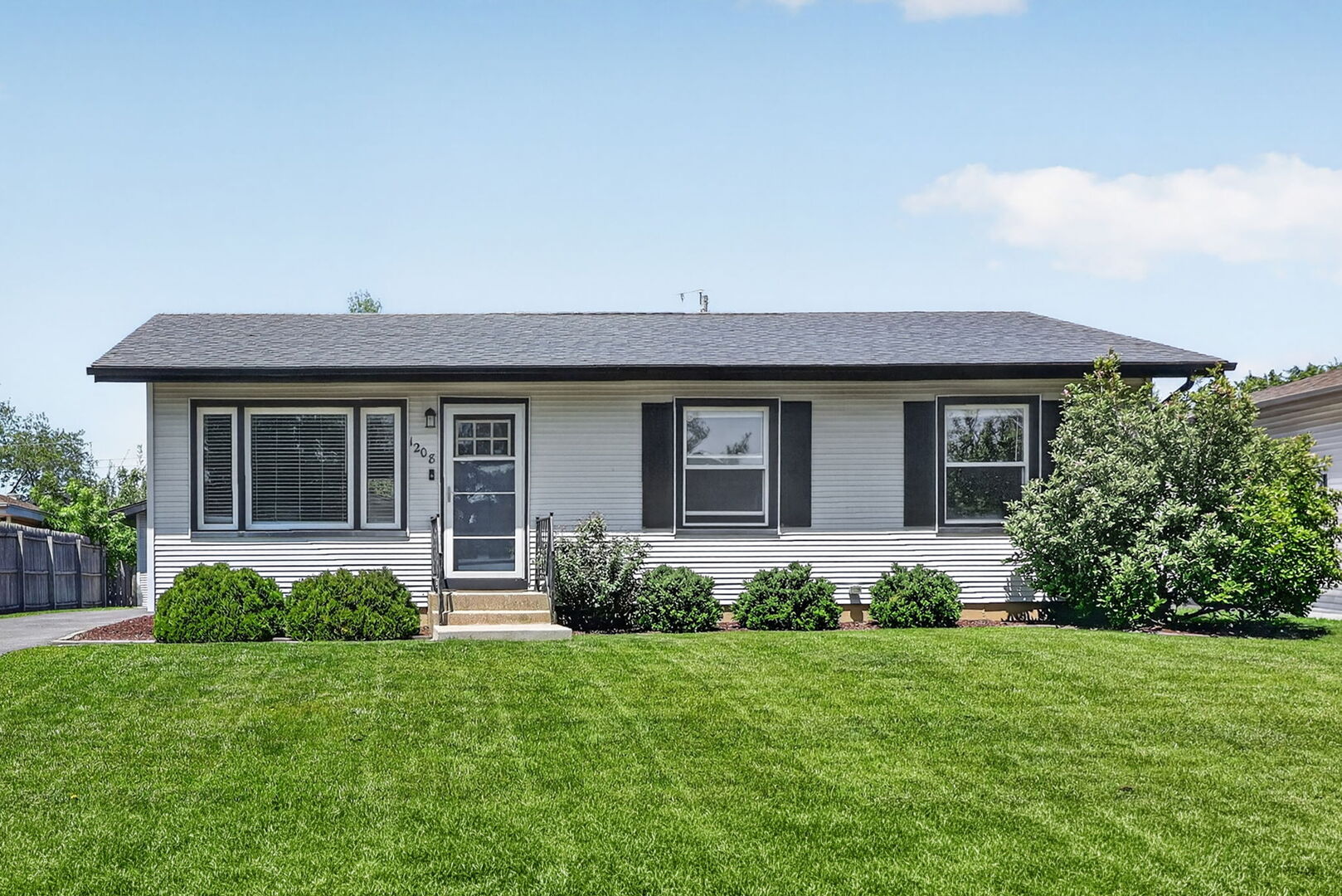 1208 E North Street, Lockport, IL 60441