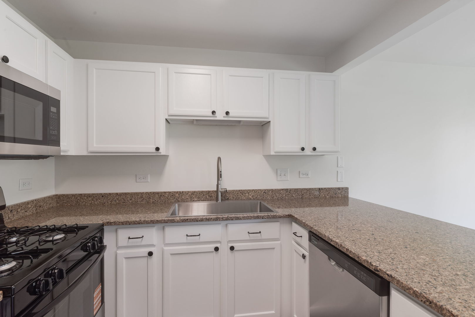1129 N Red Oak Circle #2, Round Lake Beach, IL 60073