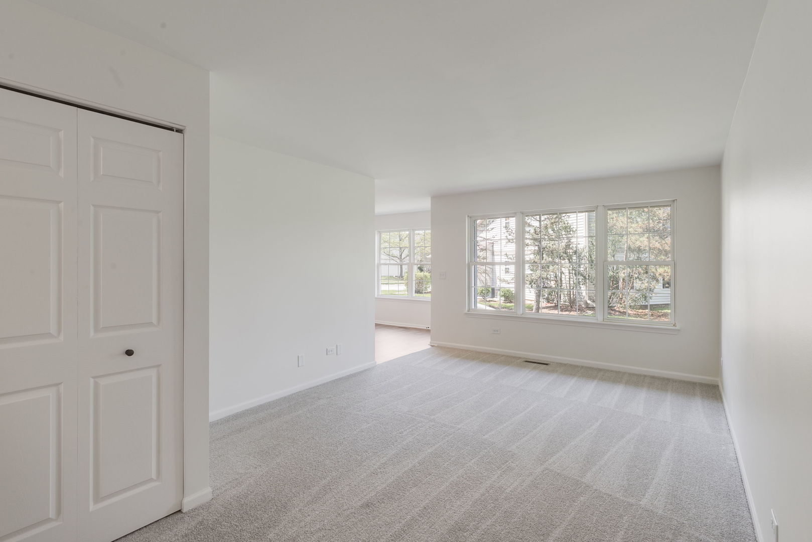 1129 N Red Oak Circle #2, Round Lake Beach, IL 60073