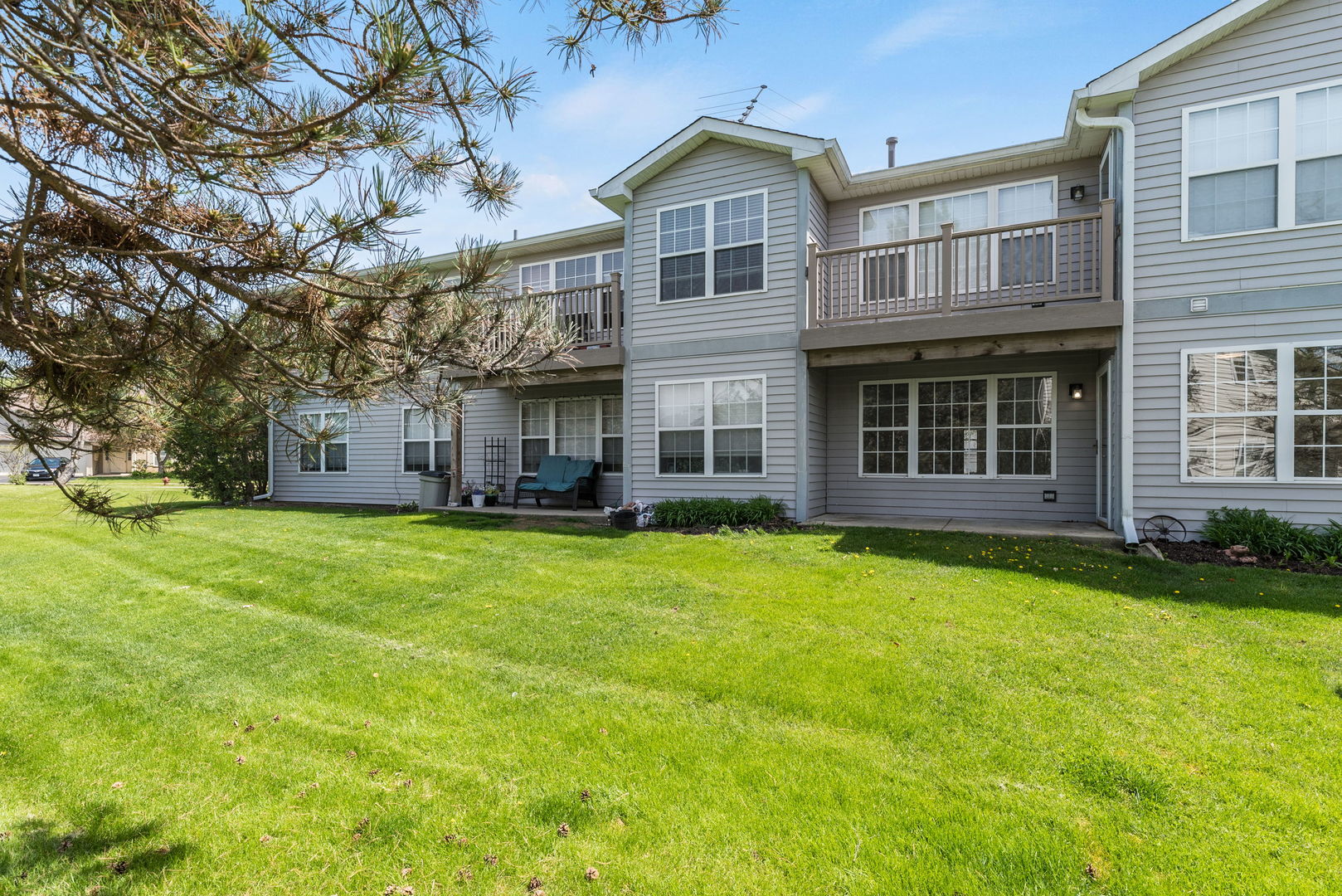 1129 N Red Oak Circle #2, Round Lake Beach, IL 60073