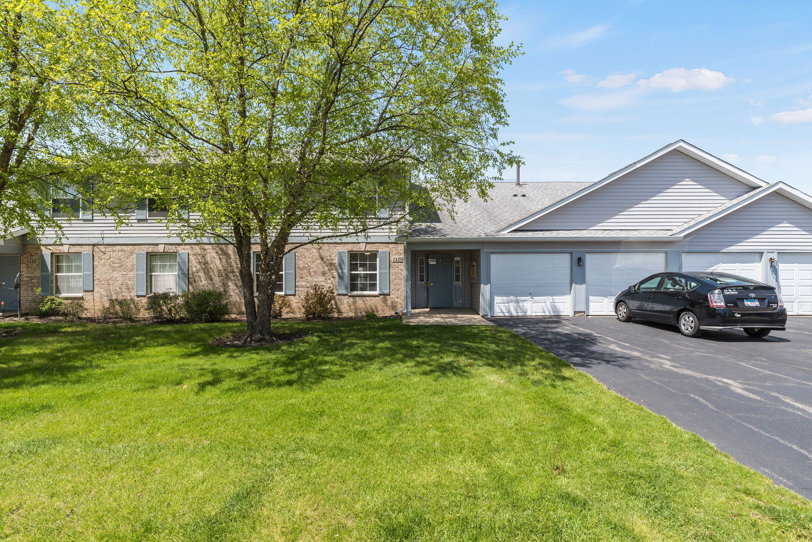 1129 N Red Oak Circle #2, Round Lake Beach, IL 60073